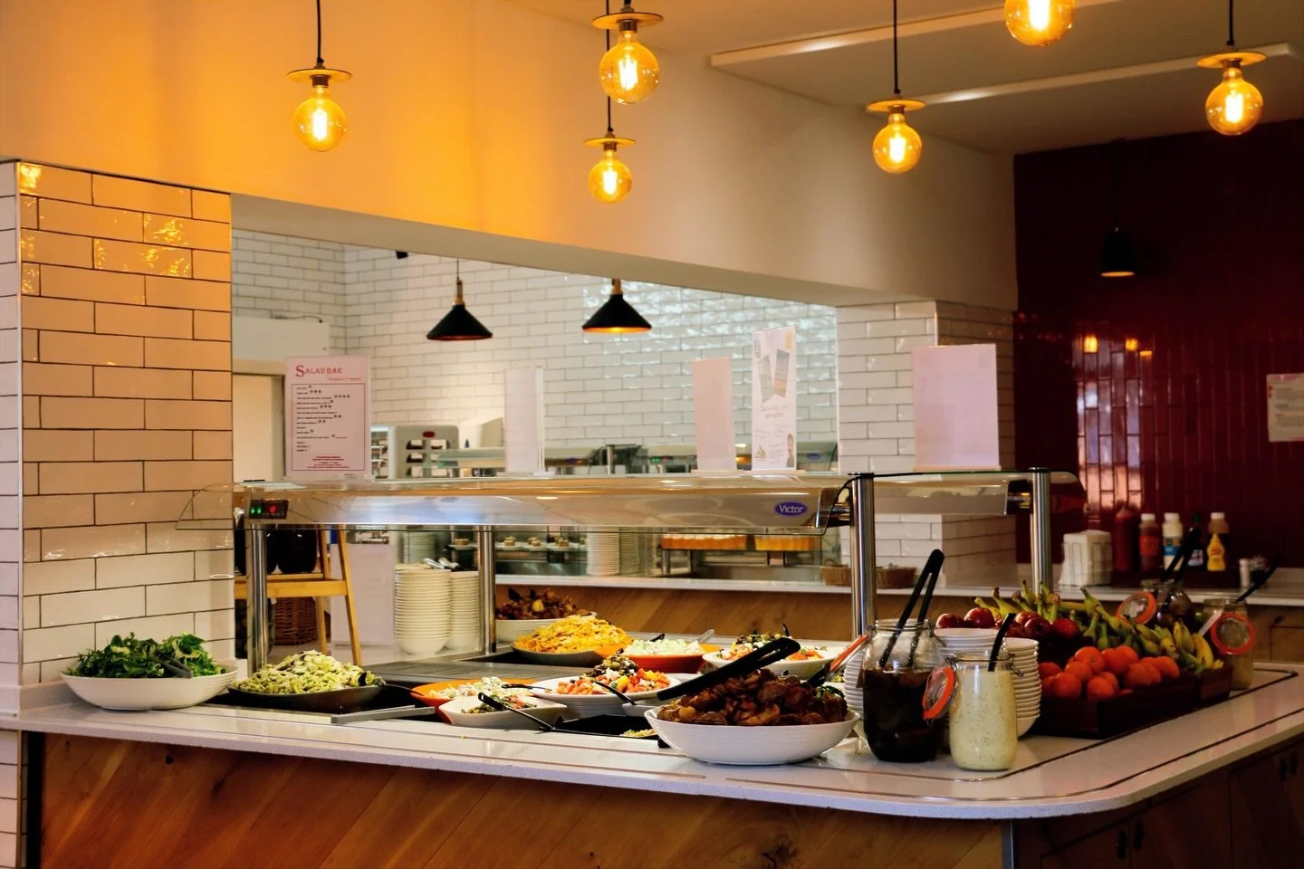 We know how important good food is when you are studying, exploring, and making new friends. At Lord Wandsworth College, our dining hall is where students enjoy delicious meals together and share moments from an unforgettable summer. 🍽️

#MyWSE #Lea