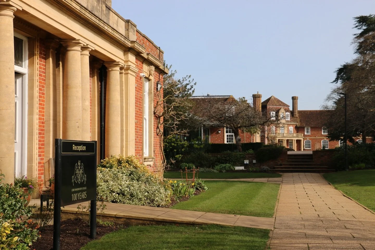 Only a few weeks to go until our Summer Programme starts ☀️ We are really looking forward to welcoming students back for another great summer in London.

#MyWSE #LearnEnglish #VisitLondon #EnglishCourse #EnglishStudyCamps