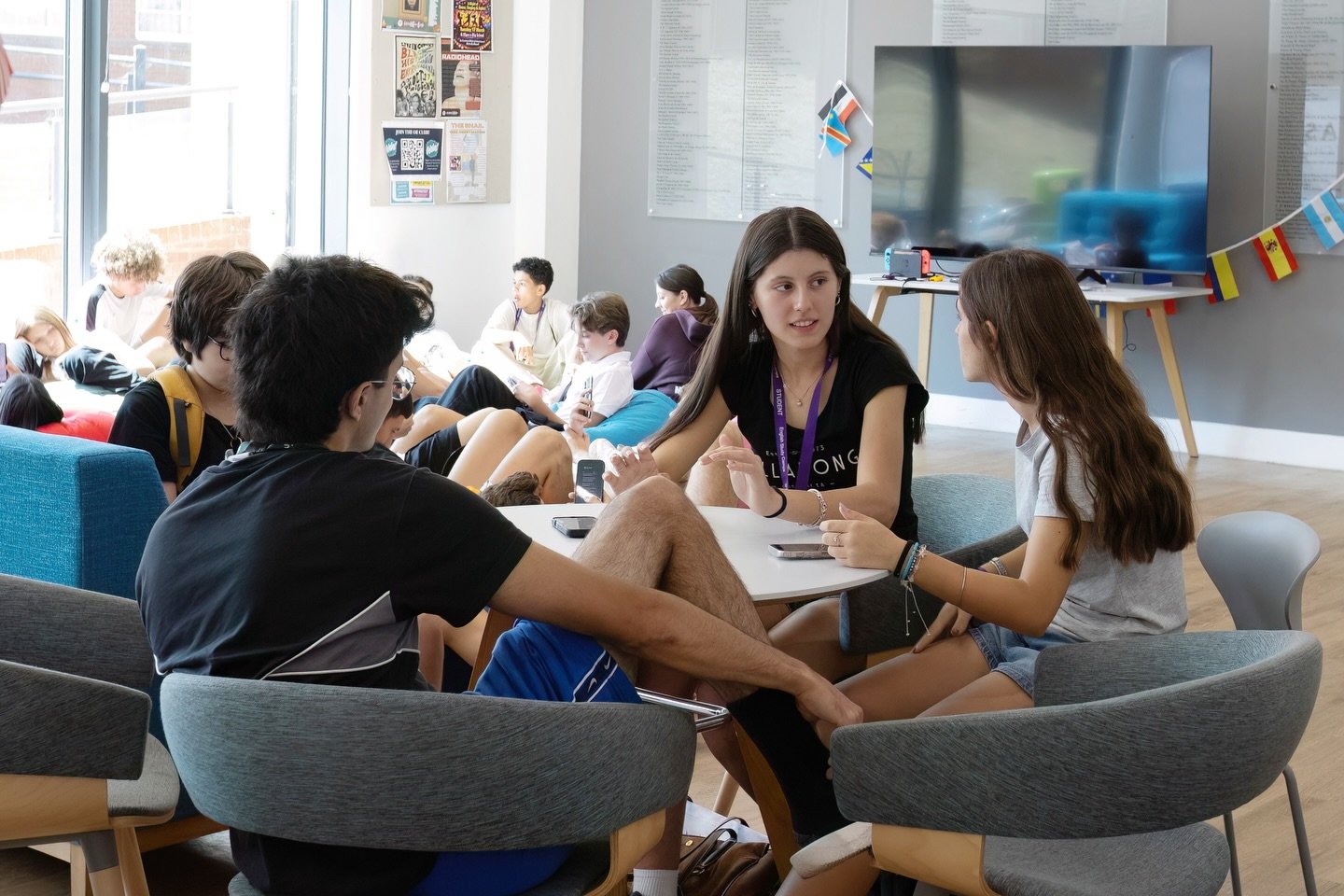 Some of the best moments happen between activities. Break time is a chance to relax, have a chat, meet new people and enjoy time together 😉

#MyWSE #LearnEnglish #VisitLondon #EnglishCourse