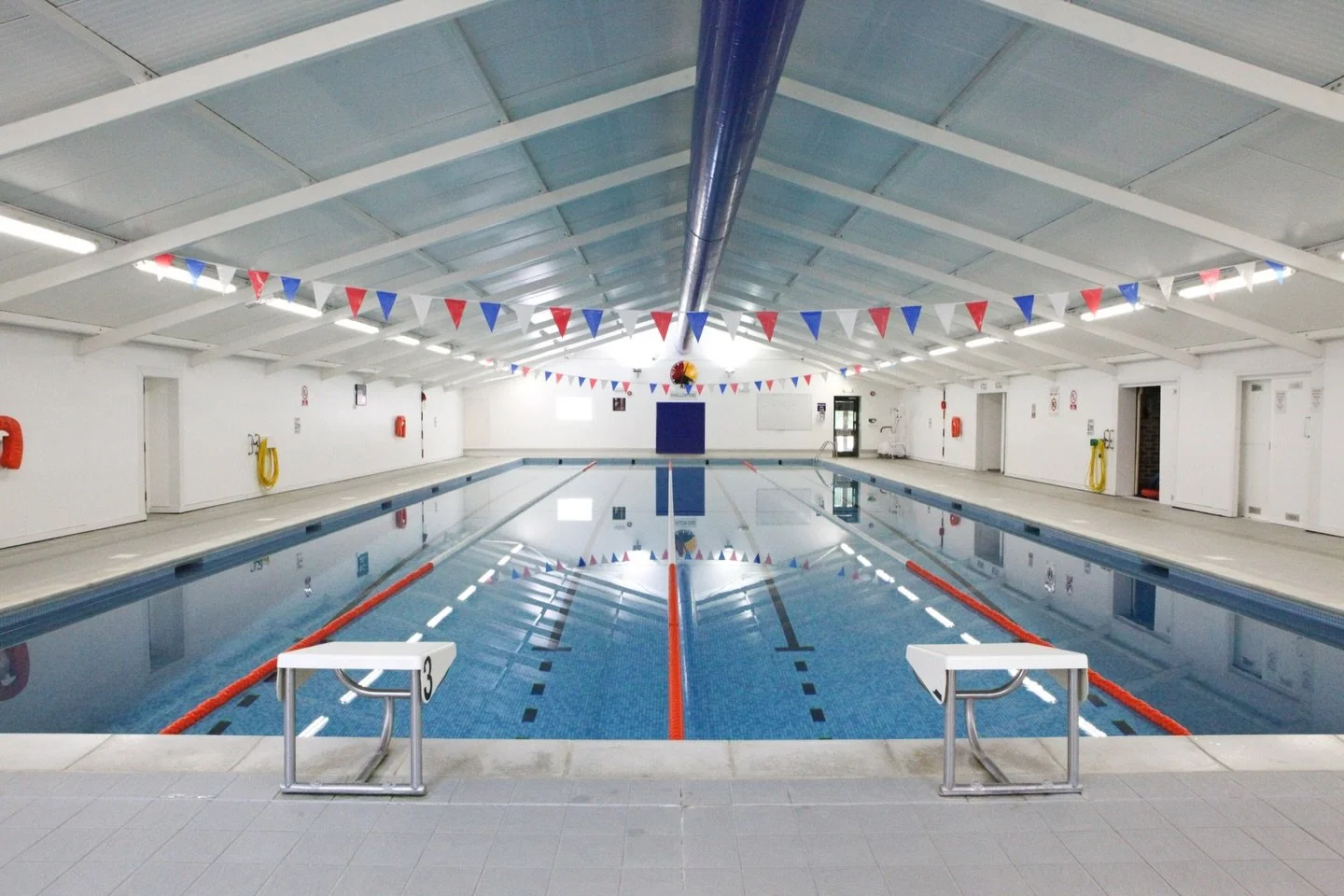 Did you know that Lord Wandsworth College, one of our summer centres, has its own swimming pool? Students can enjoy a swim with our staff on duty to ensure their safety. What else would you like to know about our summer programmes?

#EnglishStudyCamp