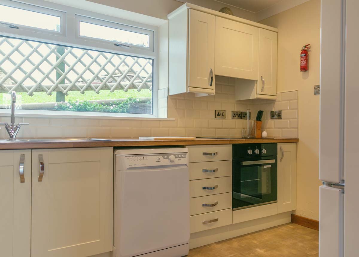 Bryn-y-môr Cottage – kitchen