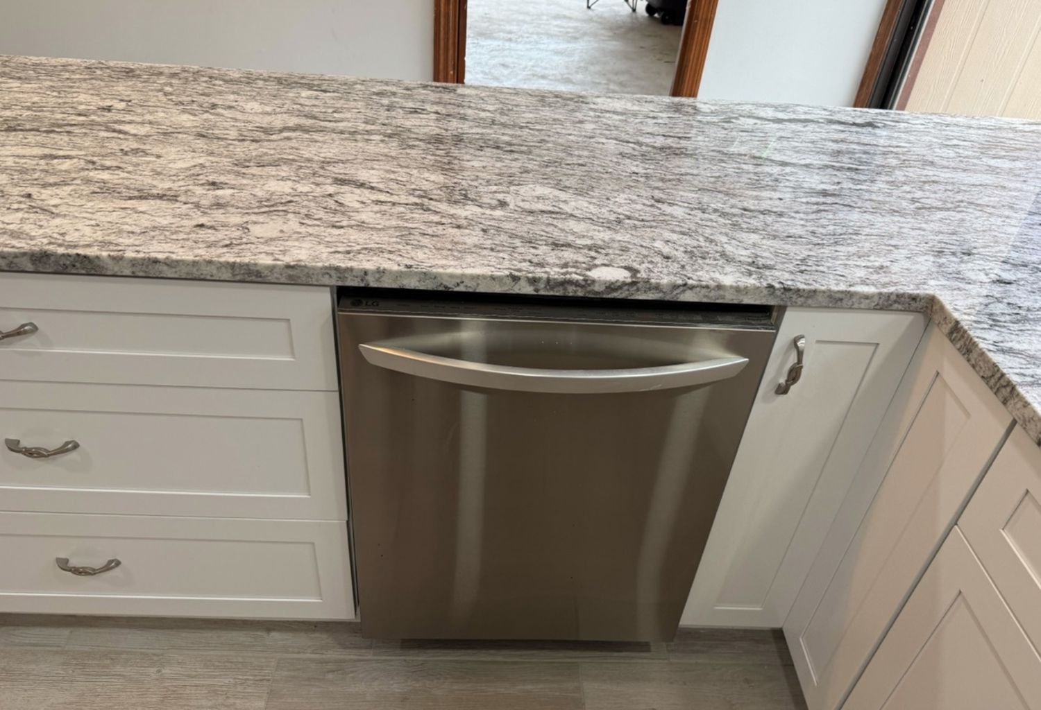 Taupe White surface and installation reference