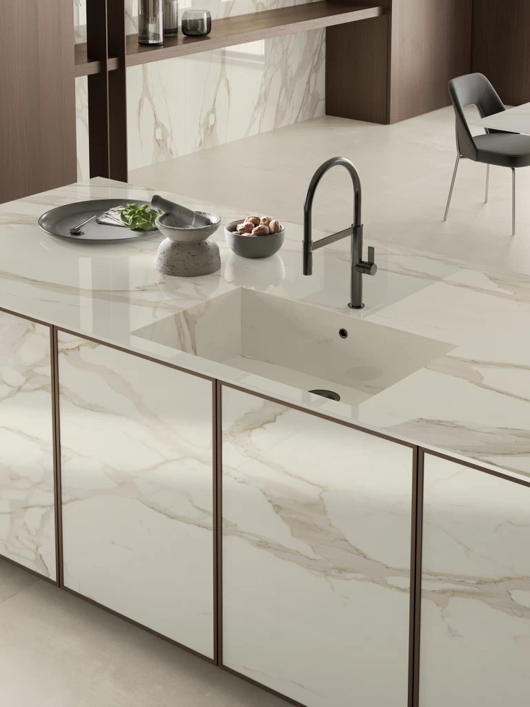Calacatta Borghini (2cm) surface and installation reference