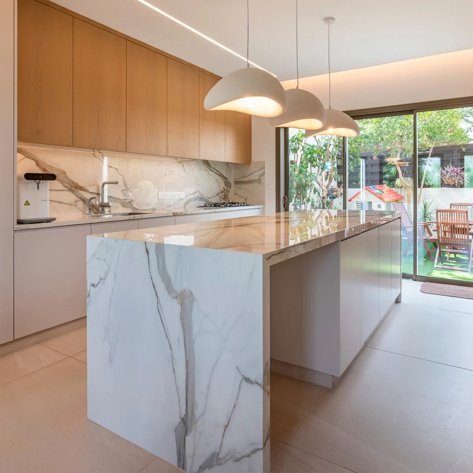 Calacatta Imperiale (2cm) surface and installation reference