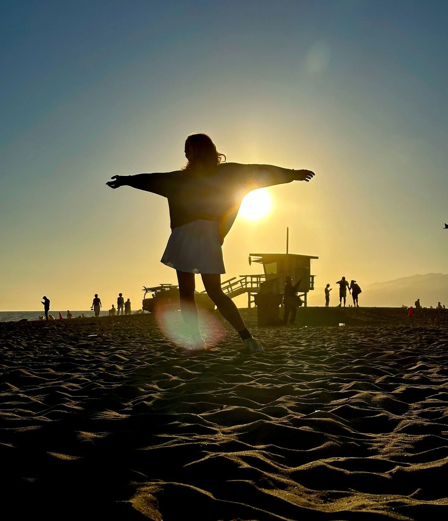 Sunset on Santa Monica beach. Let the good times roll.

#sunset #santamonica #santamonicasunset #santamonicabeach #beach #california #californiasunset