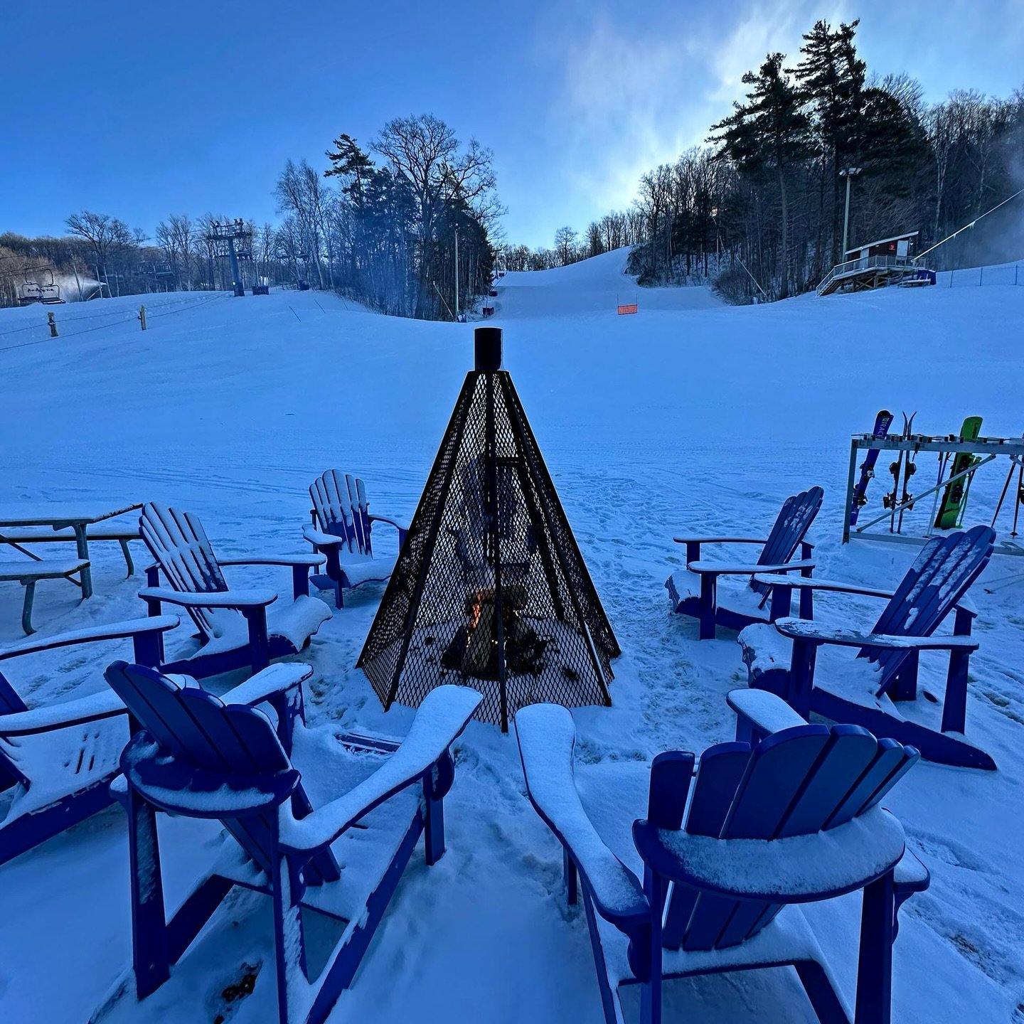 What Should You Wear for Your First Time Snowboarding?

A 1923 Main Street Guide to Start Your Snowboarding Adventure the Right Way

Listen

https://share.transistor.fm/s/420fef55

Read

https://www.1923mainstreet.com/main-street-news/what-should-you