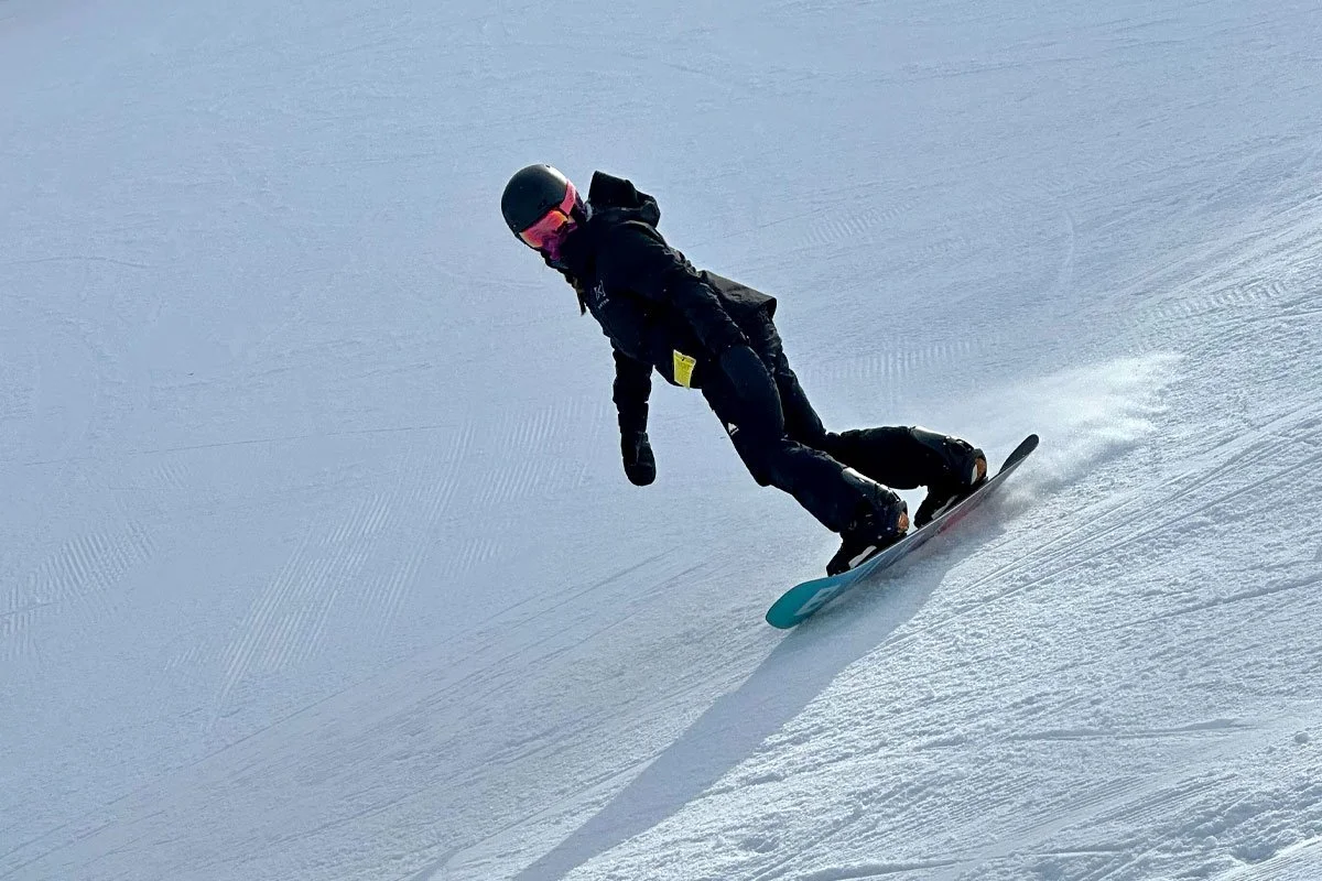 Amelia Belobradic snowboarding.