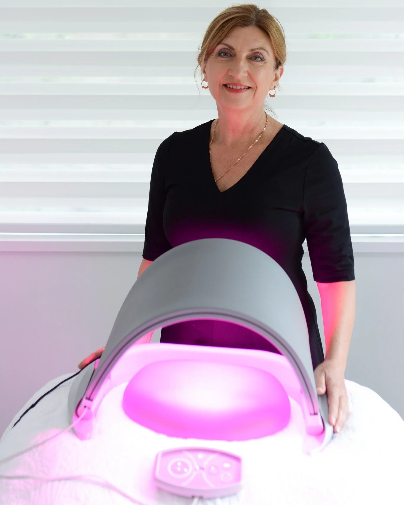 ✨ Why I love Dermalux Flex MD LED Therapy ✨

One of my go-to treatments for healthy, glowing skin 💛

💡 What it does: 
Uses clinically proven LED light (blue, red &amp; near-infrared) to repair, calm, and rejuvenate the skin at a cellular level &mda