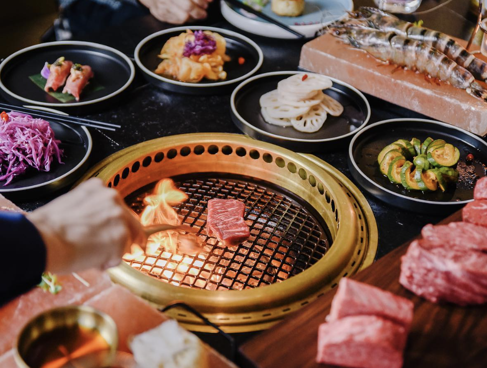 CHICAGO'S ESSENTIAL STEAKHOUSES