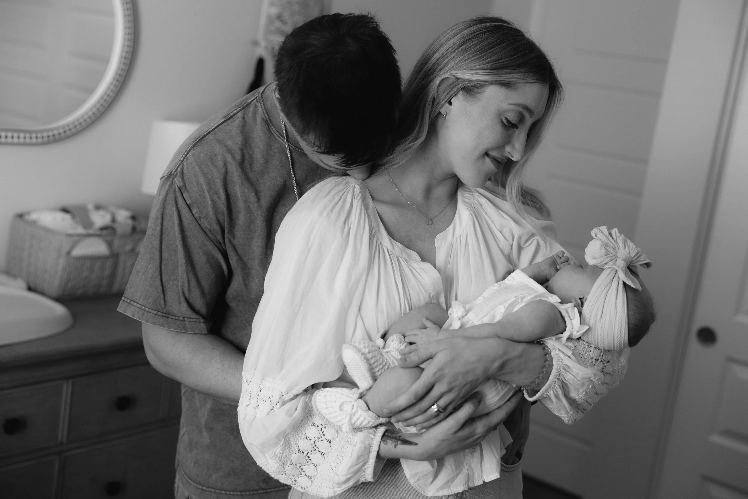 COZY IN-HOME NEWBORN SESSION IN ARIZONA | DOCUMENTARY LIFESTYLE FAMILY PHOTOGRAPHER