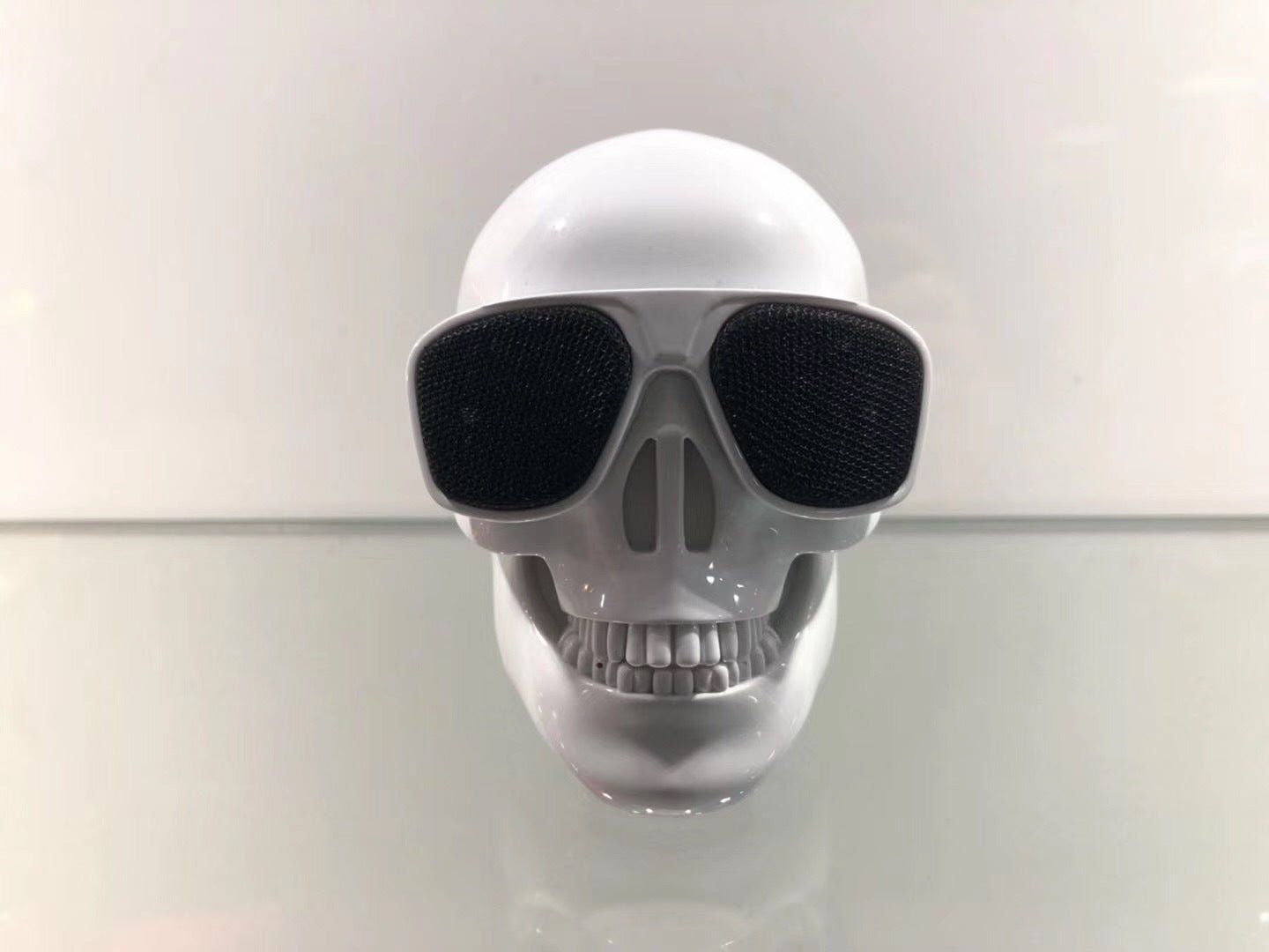 wireless-bluetooth-skull-speaker-white