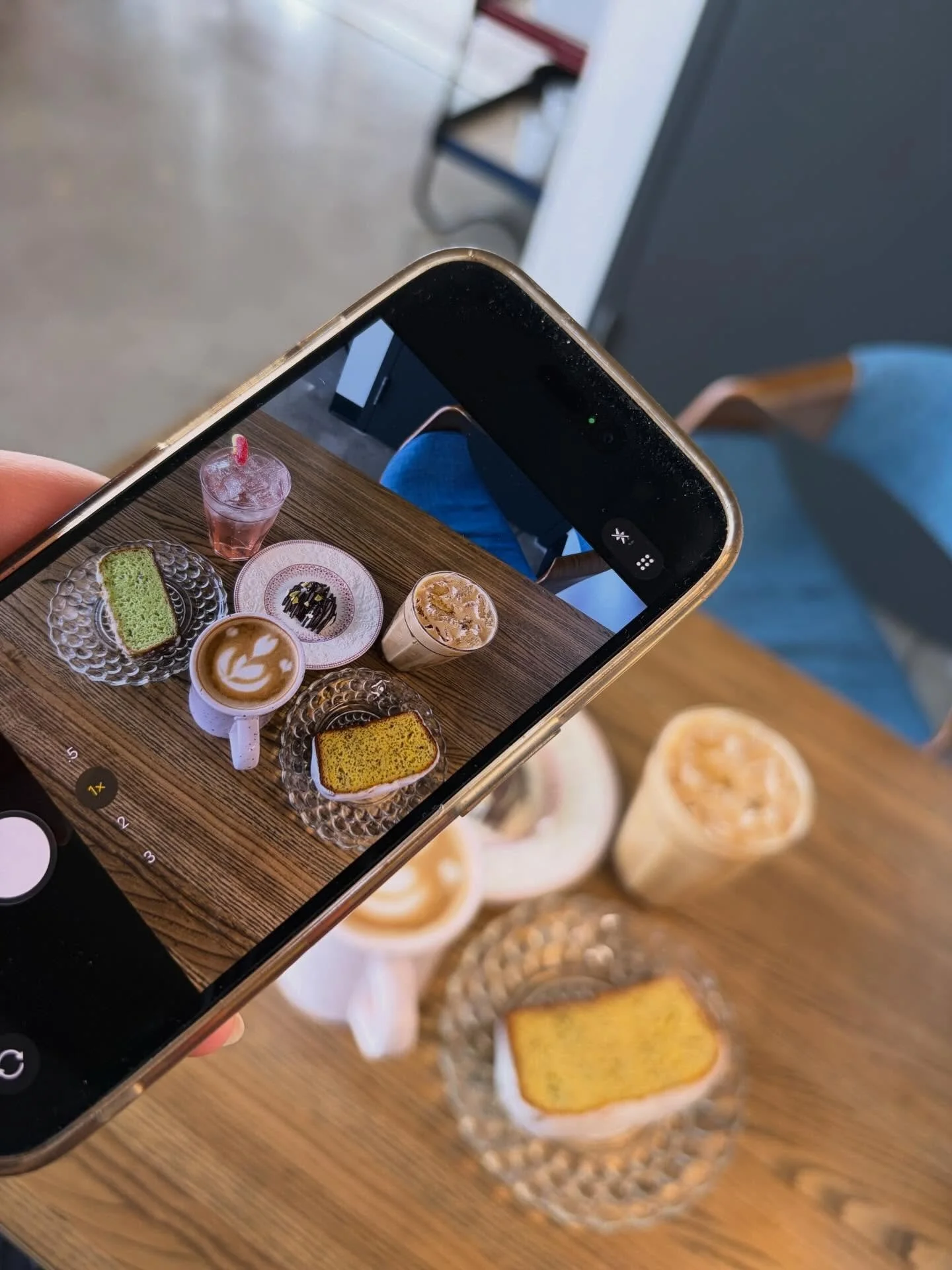 On Wednesdays, we go to Poly&rsquo;s 💁🏼&zwj;♀️
-
-
Tag your coffee date, it&rsquo;s time to meet up again 👀