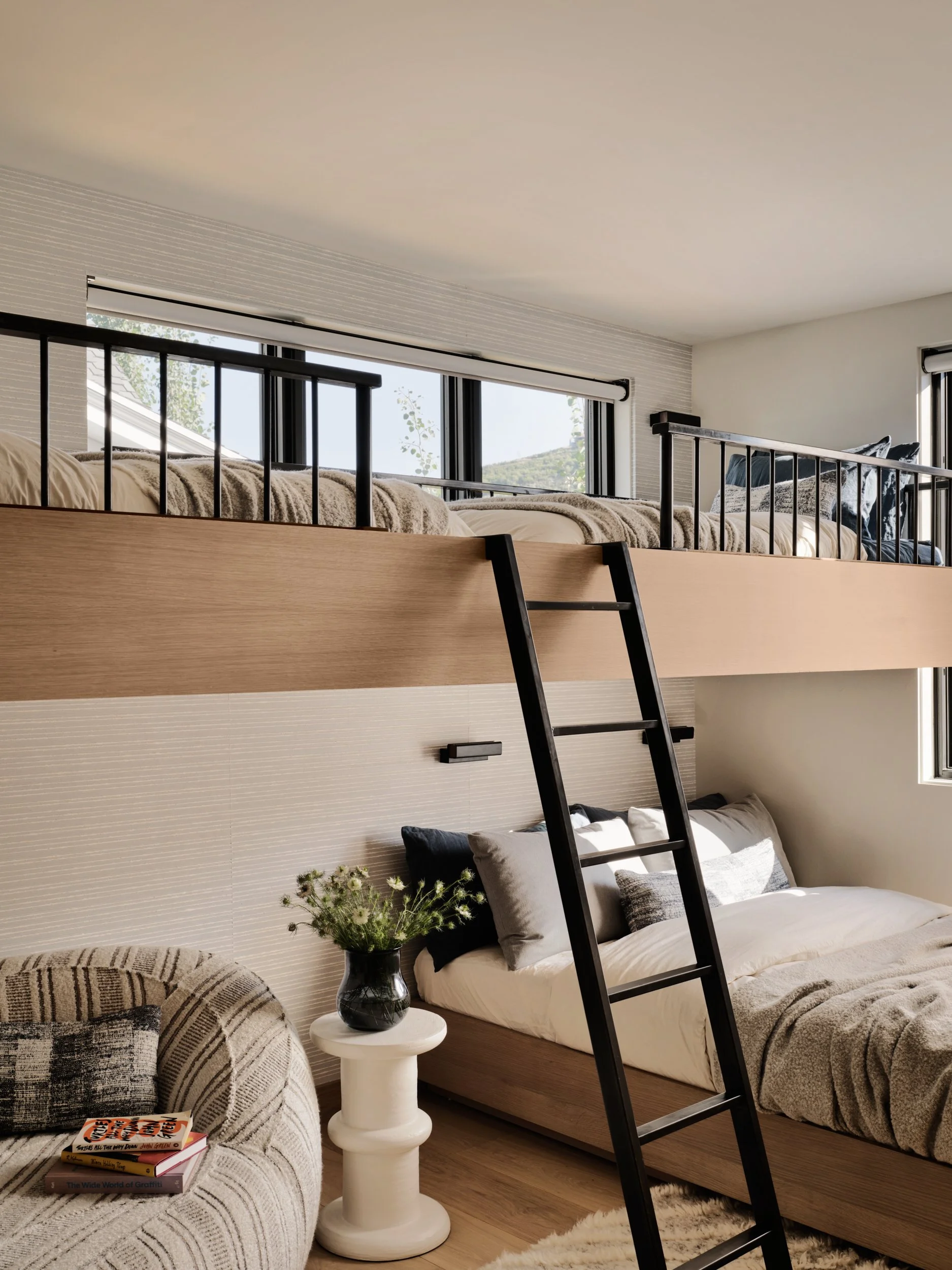 Web 022 Hangartner Swiss Chalet Ford Root bunk 5963 R2 1.jpg