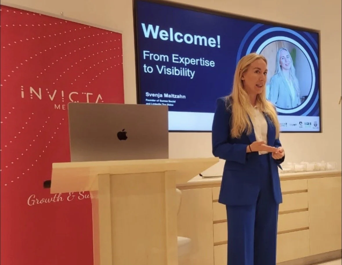Sumea Social CEO Svenja Maltzahn giving a presentation on turning expertise into visibility