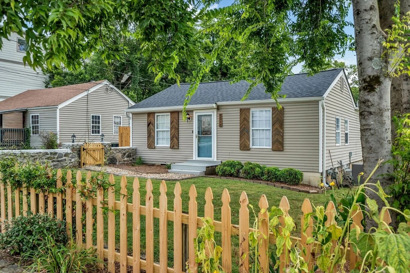 ⭐️ COMING SOON: 3 BD + DEN | 2 BA | 1440 SF | 0.170 ACRES ⭐️ 

⭐️ OPEN HOUSE SATURDAY 1-3 ⭐️ 

Adorable renovated cottage in the heart of East Nashville! This bright, airy 3BR, 2 BA + additional den home combines designer style with everyday comfort&