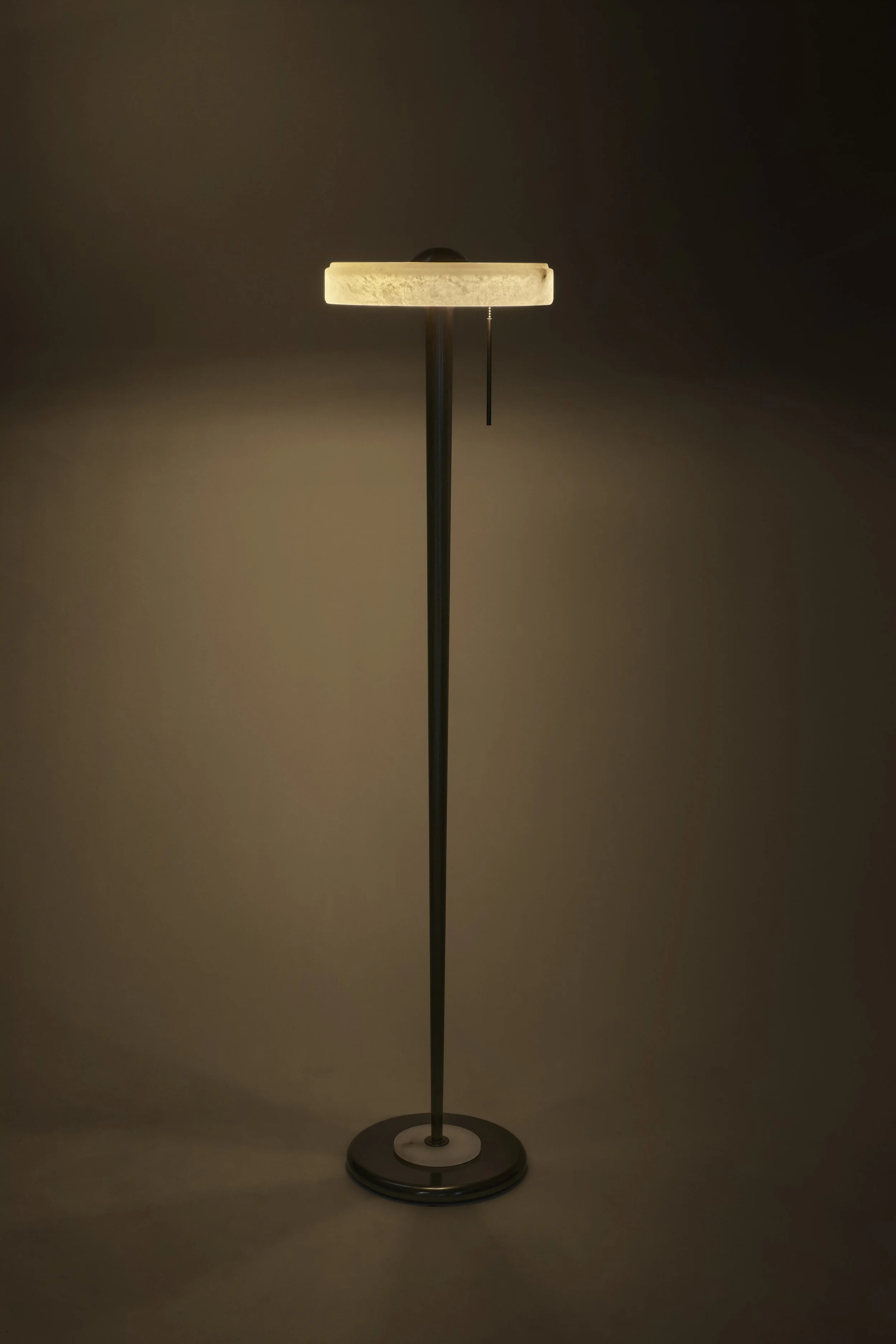 Matlight-Floor-Lamp-Benny-Bronze-Alabaster-03.jpg