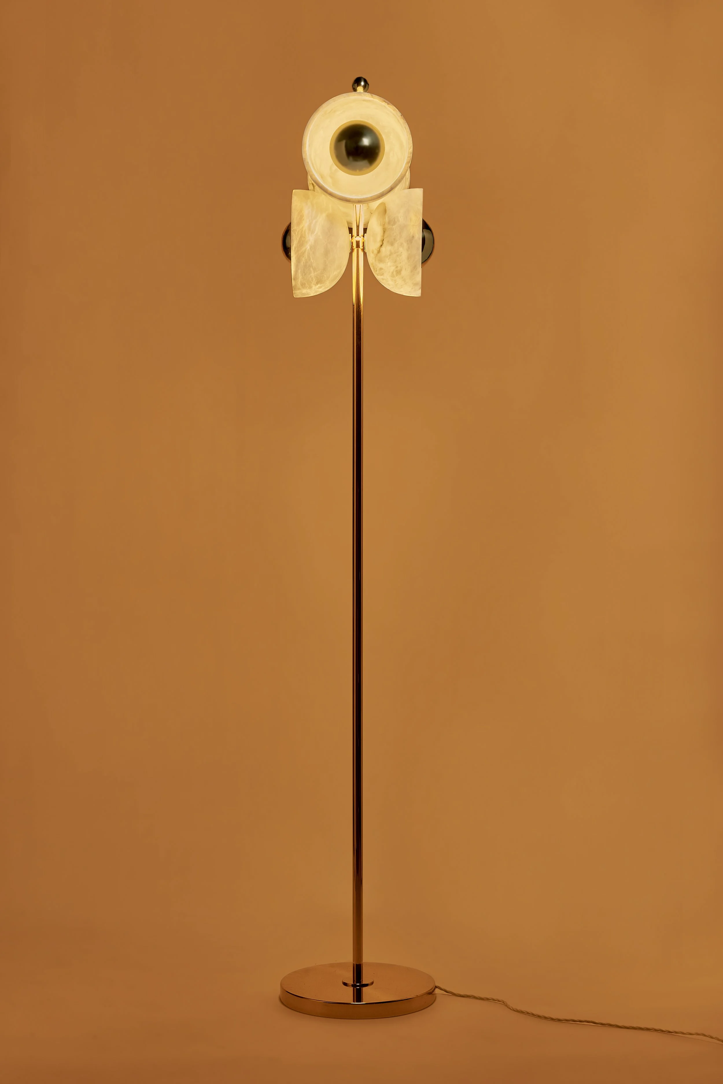 Matlight-Floor-Lamp-Butterfly-alabaster-Brass-03a.jpg