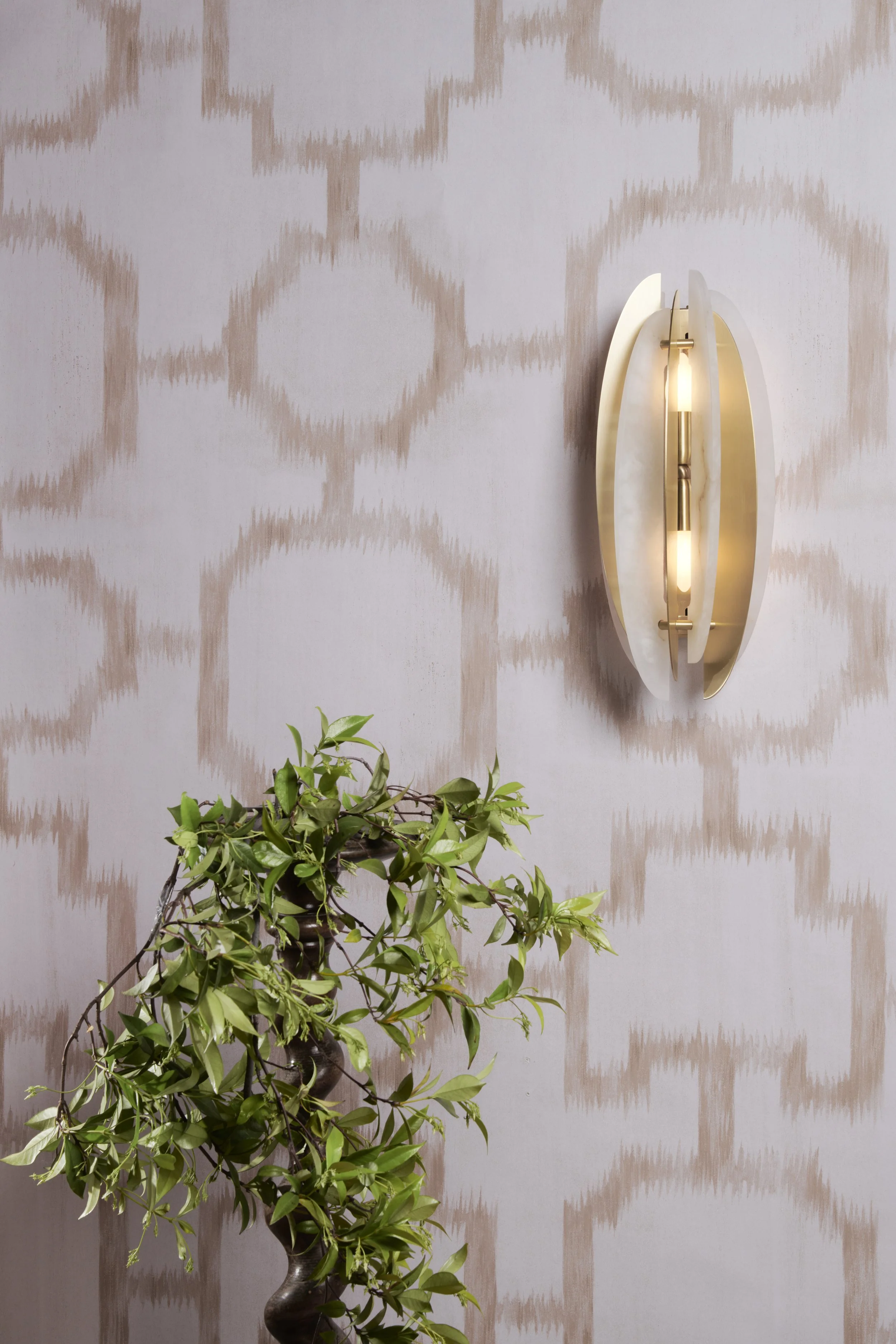 Matlight-wall-sconce-Helios-alabaster-brass-07.jpg