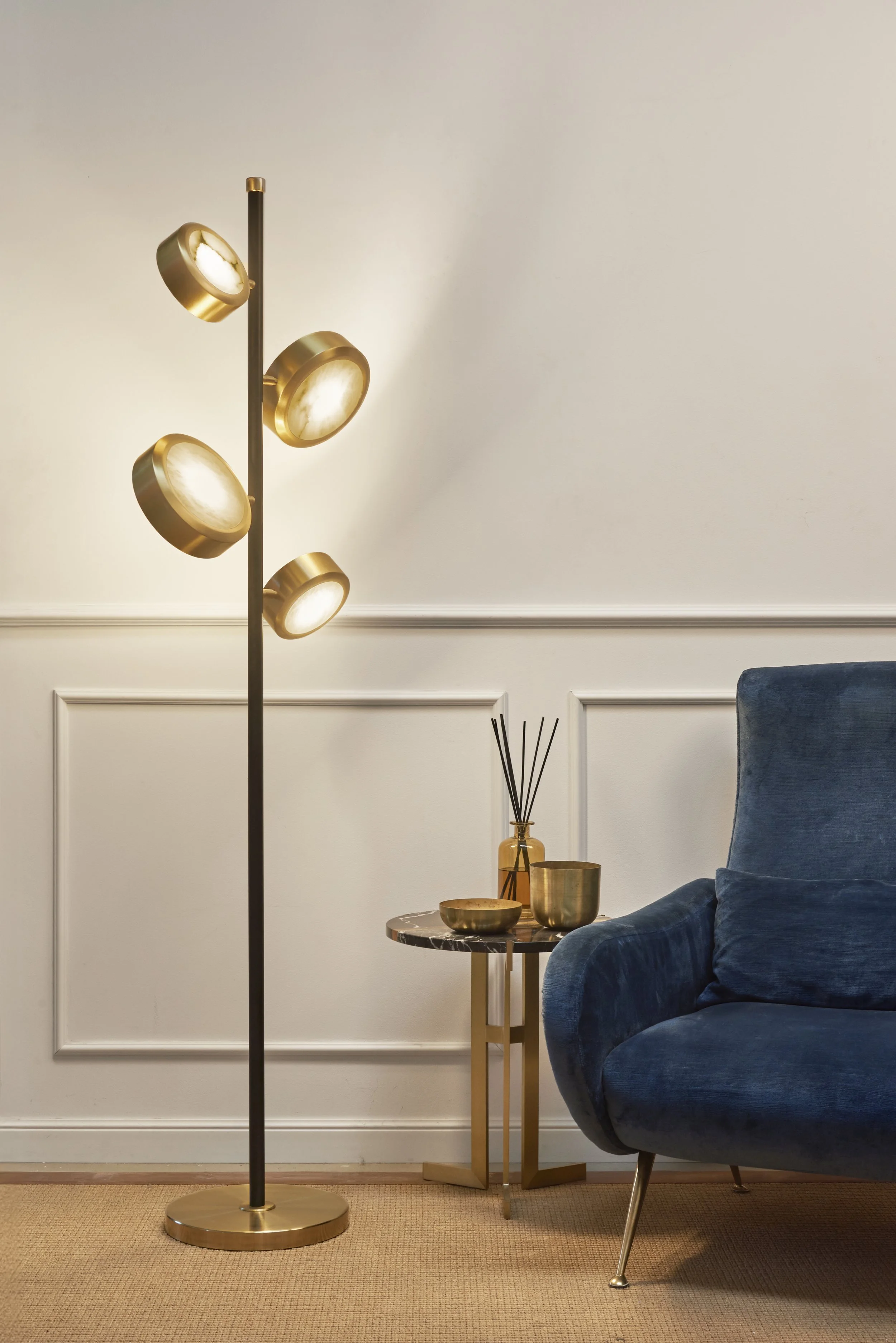 Matlight-Floor-Lamp-Orion-alabaster-brass-06.jpg