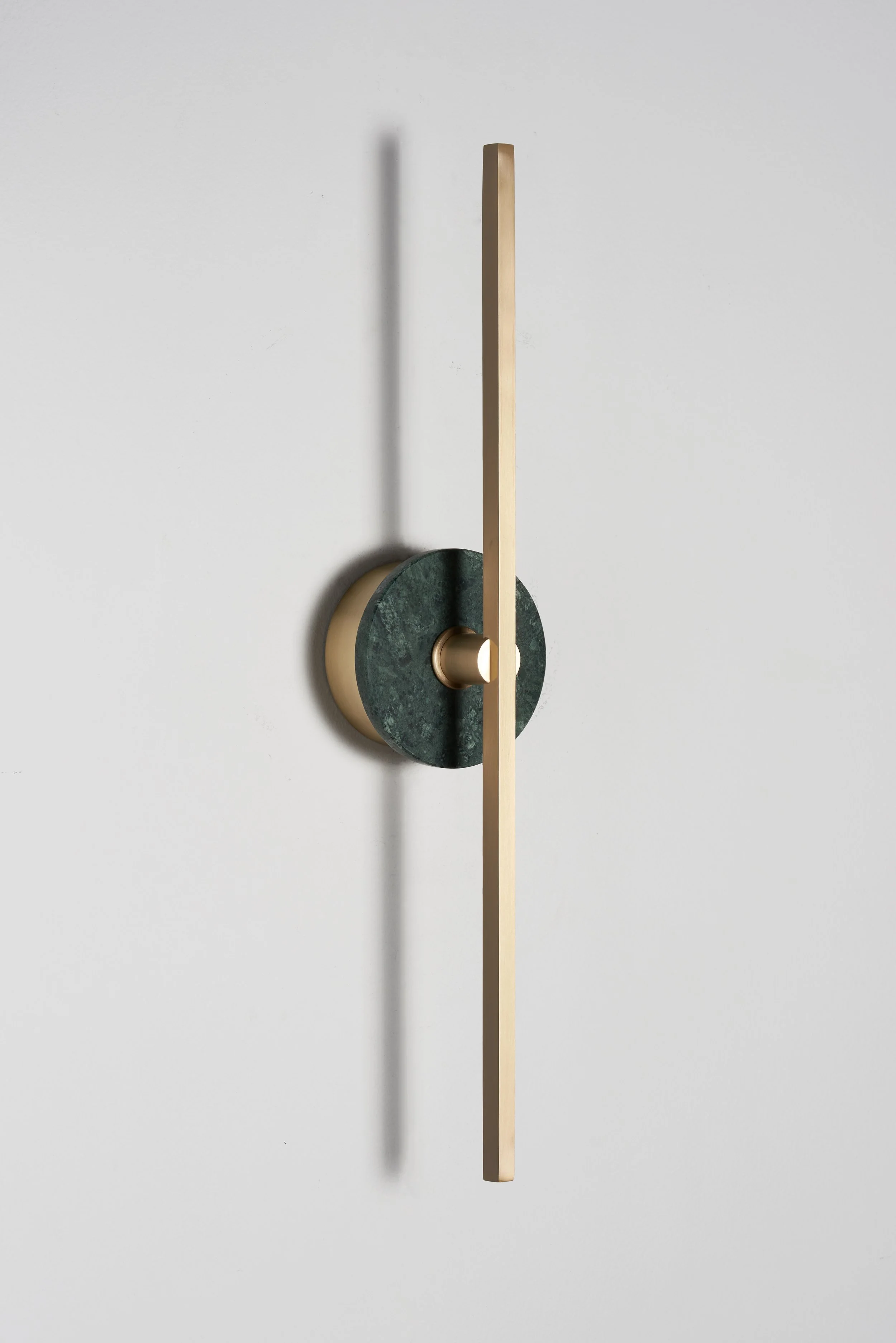 Matlight-wall-sconce-stick-green-marble-brass-03.jpg