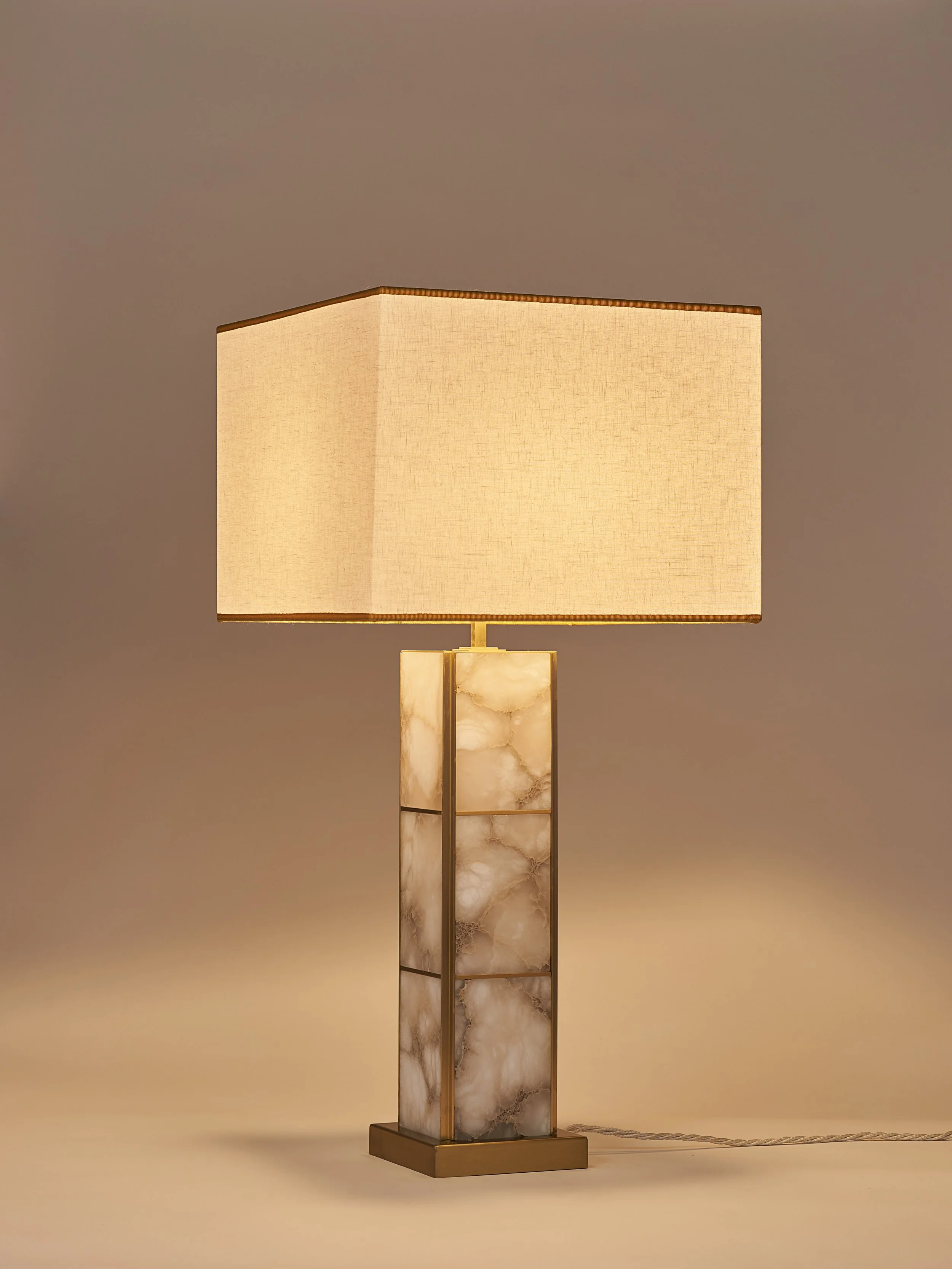 Matlight-table-lamp-Mole-brass-alabaster-02.jpg