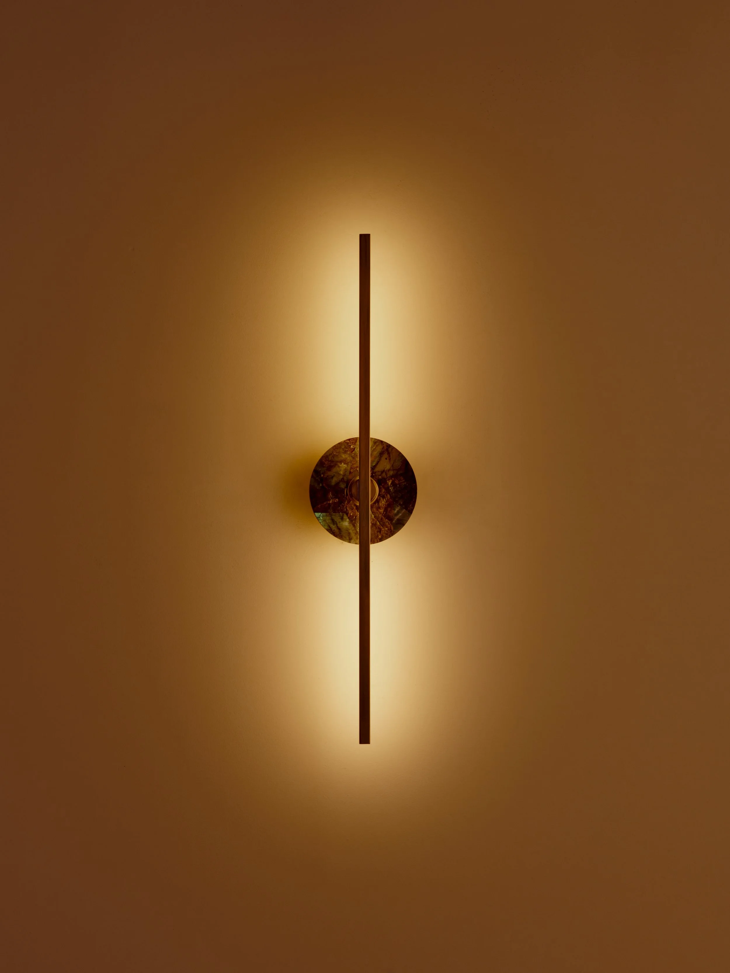 Matlight-wall-sconce-stick-labradorite-brass-02.jpg