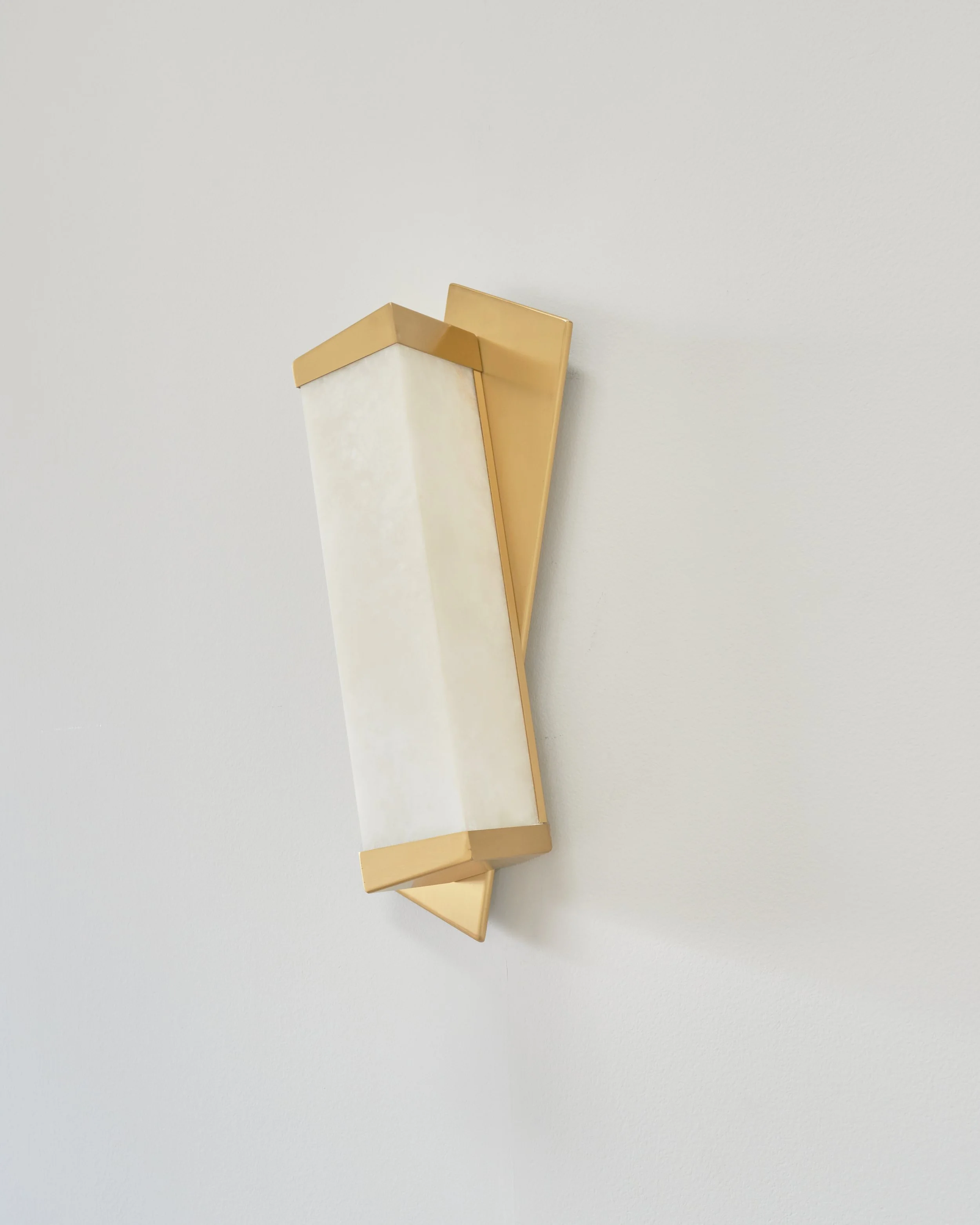 Matlight-Wall-Sconce-Offset-Alabaster-brass-02.jpg