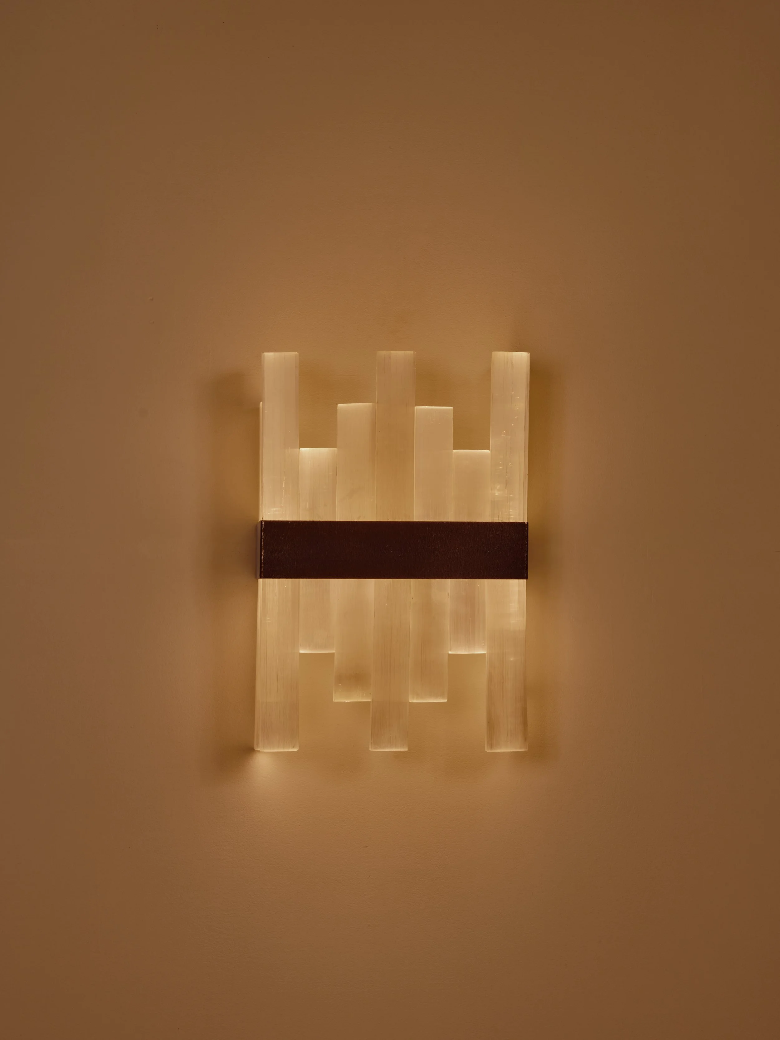 Matlight-wall-sconce-Selenor-Selenite-brass-02a.jpg