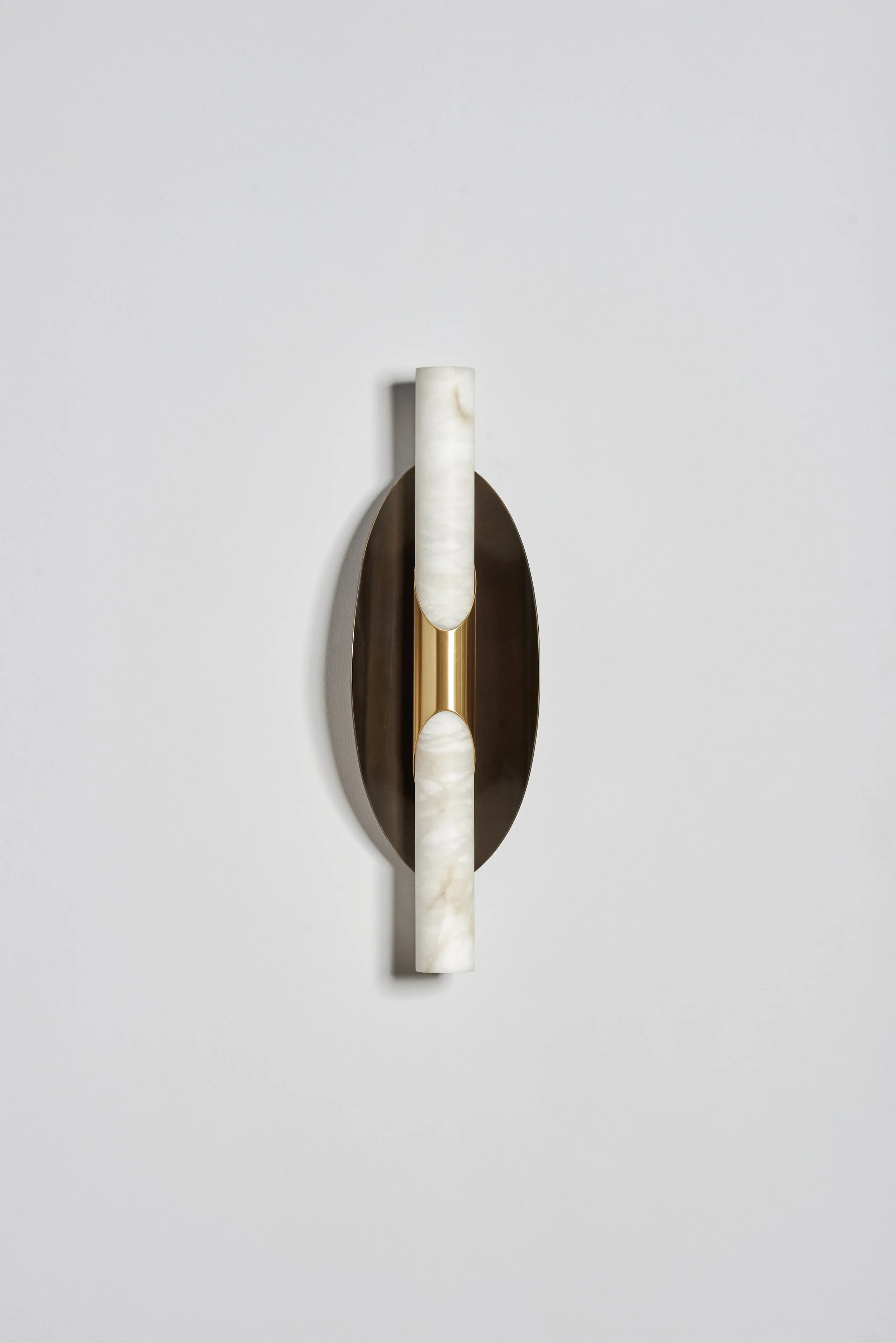 Matlight-wall-sconce-Manta-alabaster-brass-bronze-02.jpg