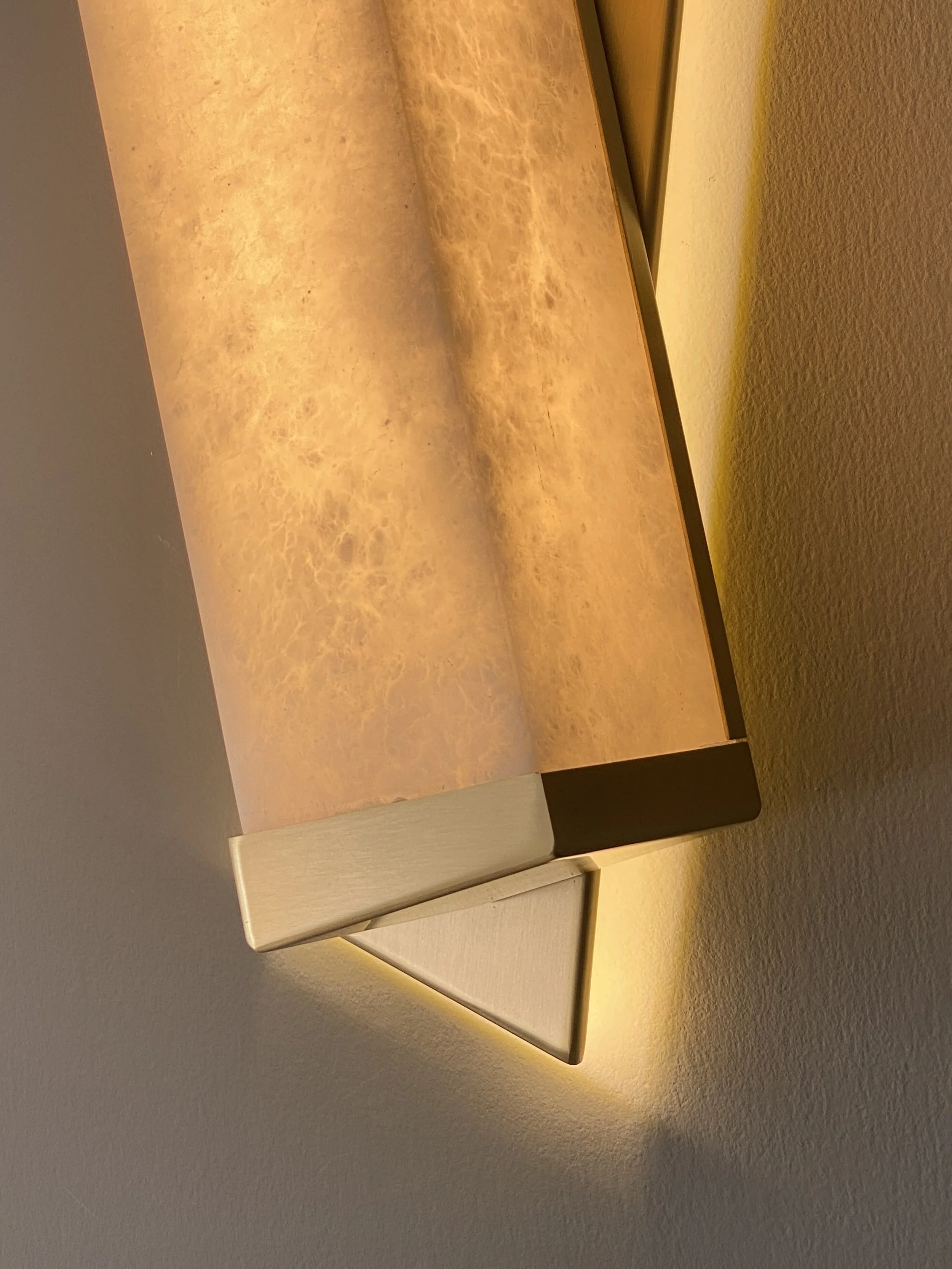 Matlight-Wall-Sconce-Offset-Alabaster-brass-07b.JPG