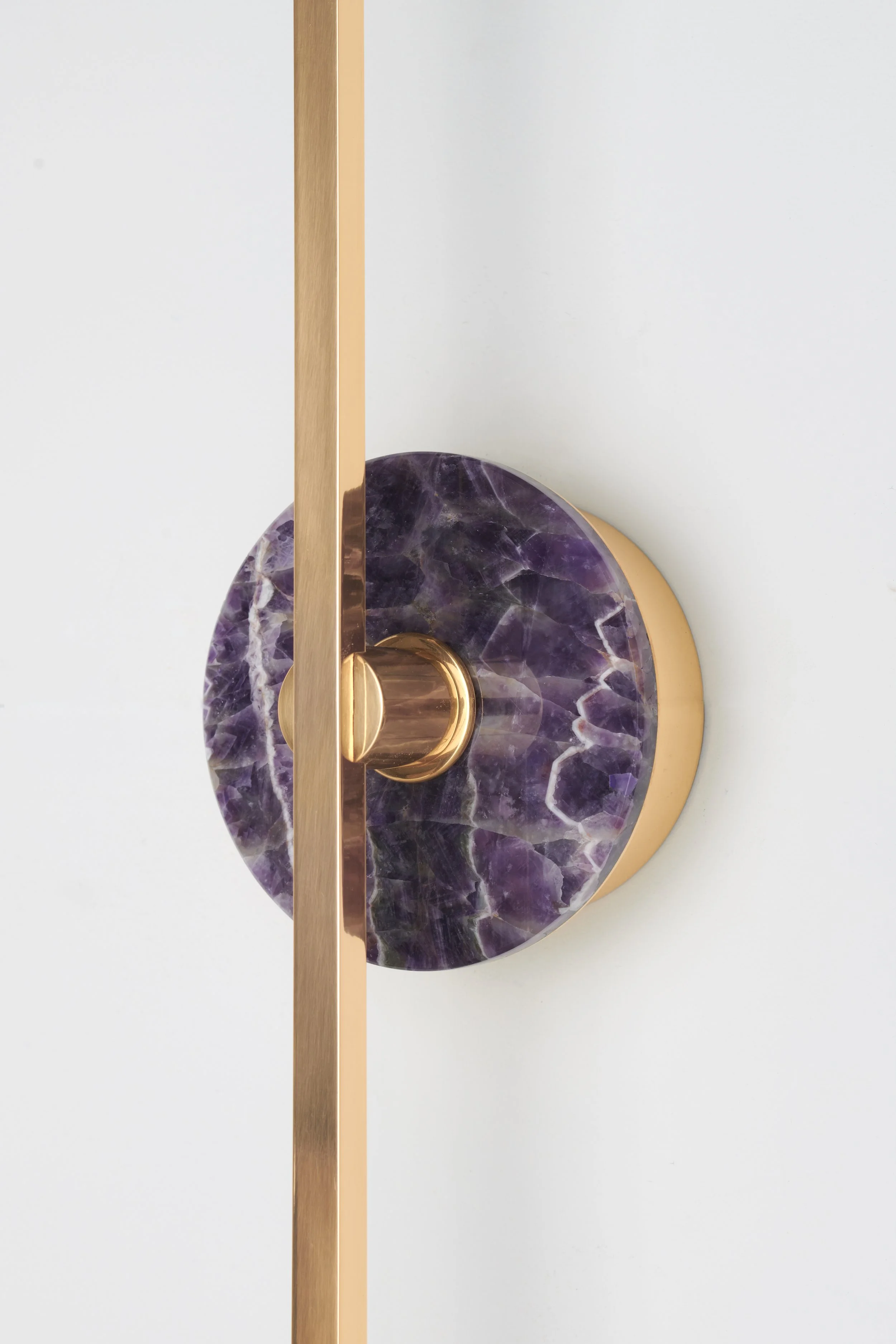 Matlight-wall-sconce-stick-amethyst-brass-05.jpg