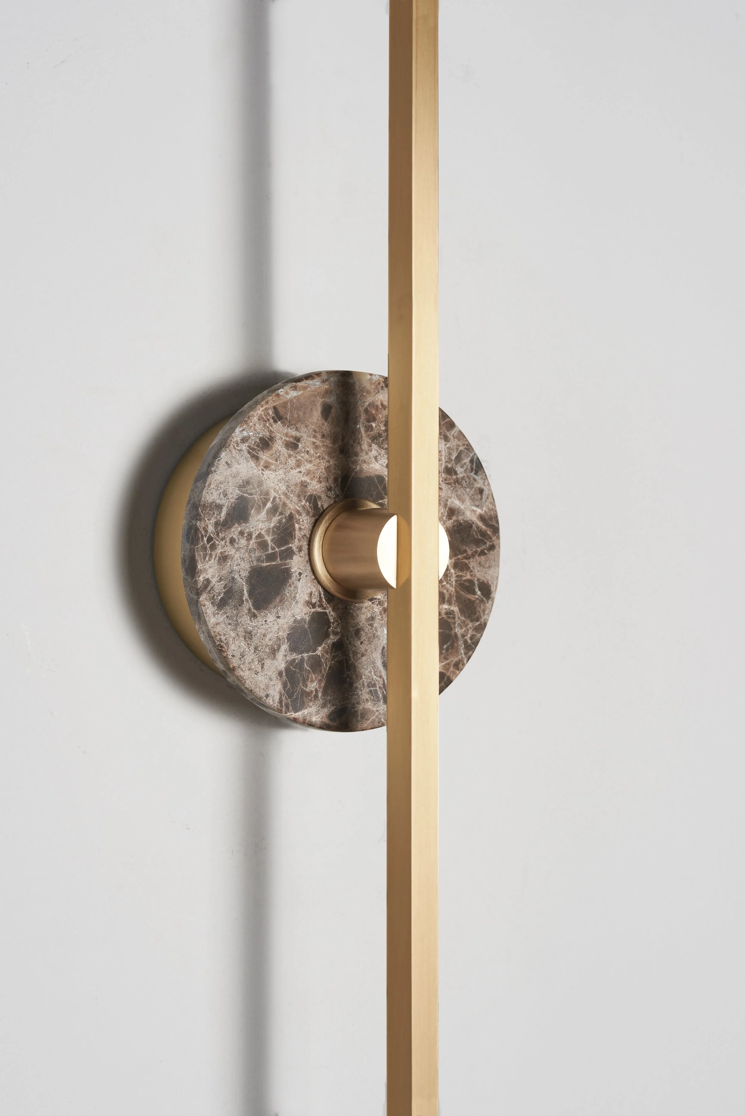 Matlight-wall-sconce-stick-brown-marble-brass-04.jpg