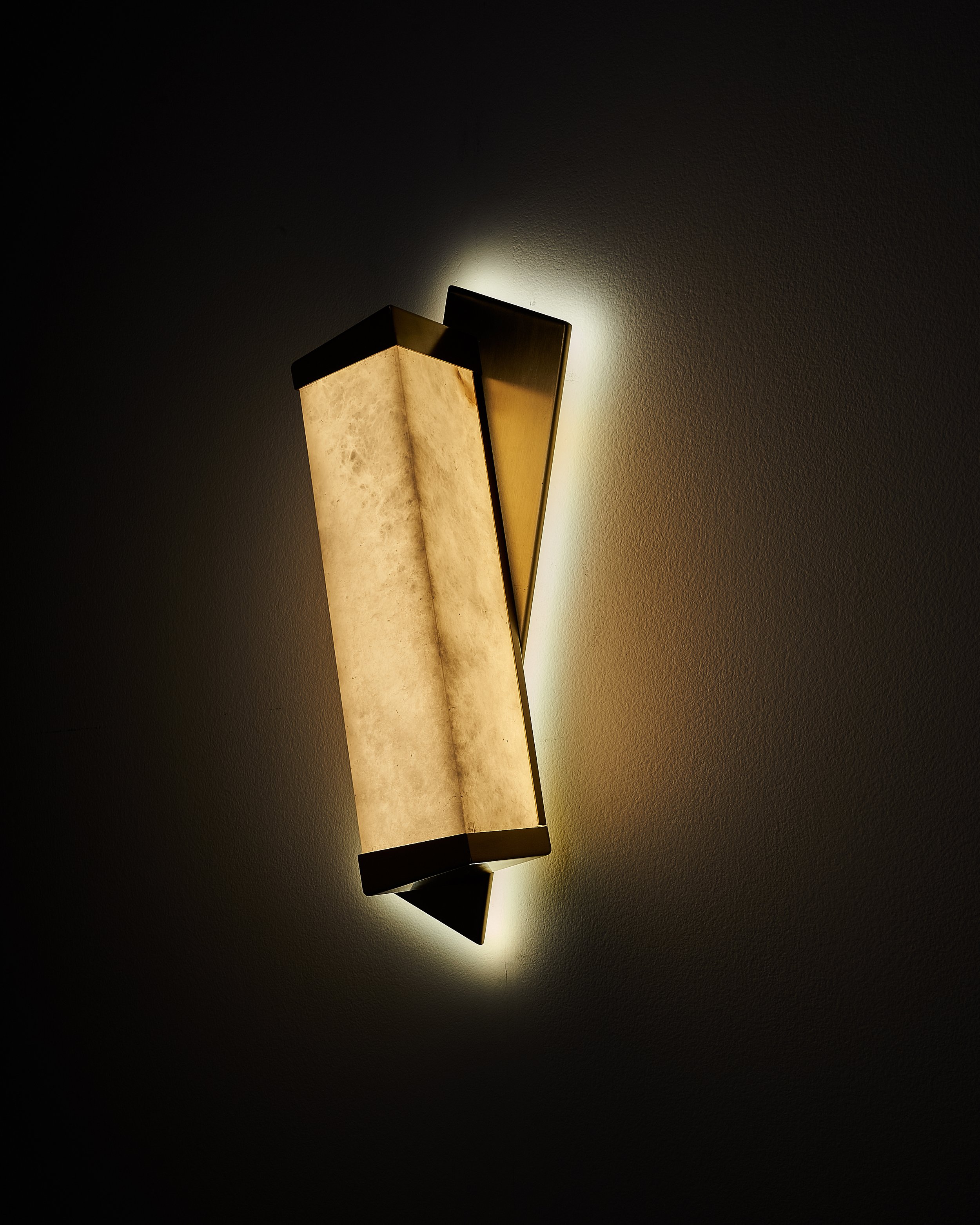 Matlight-Wall-Sconce-Offset-Alabaster-brass-06.jpg