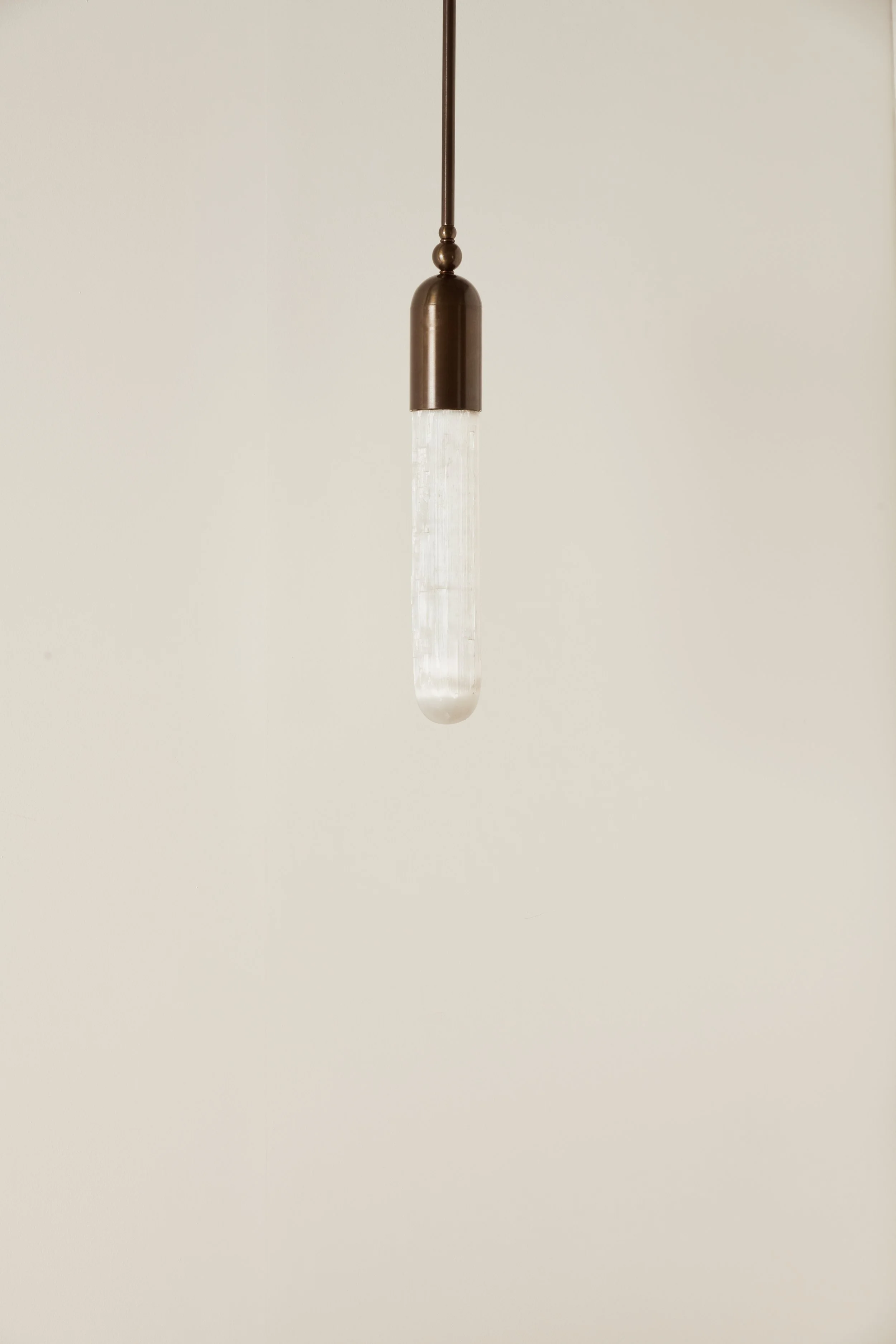 Matlight-pendant-lamp-Selene-Selenite-bronze-02.jpg