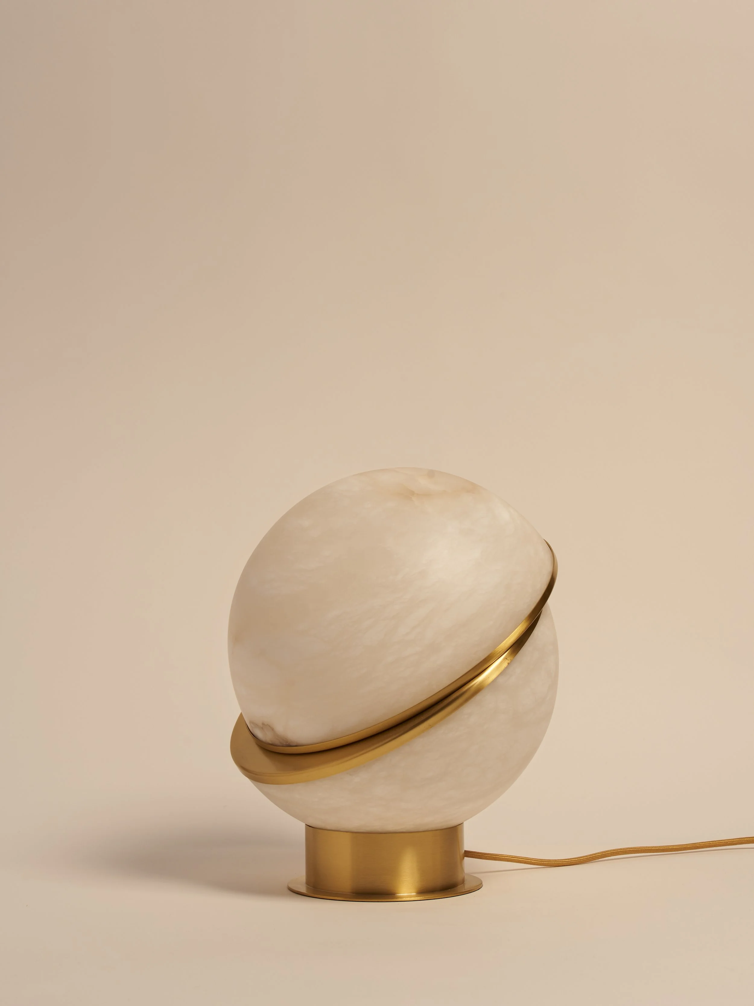 Matlight-table-lamp-Globe-alabaster-brass-08.jpg