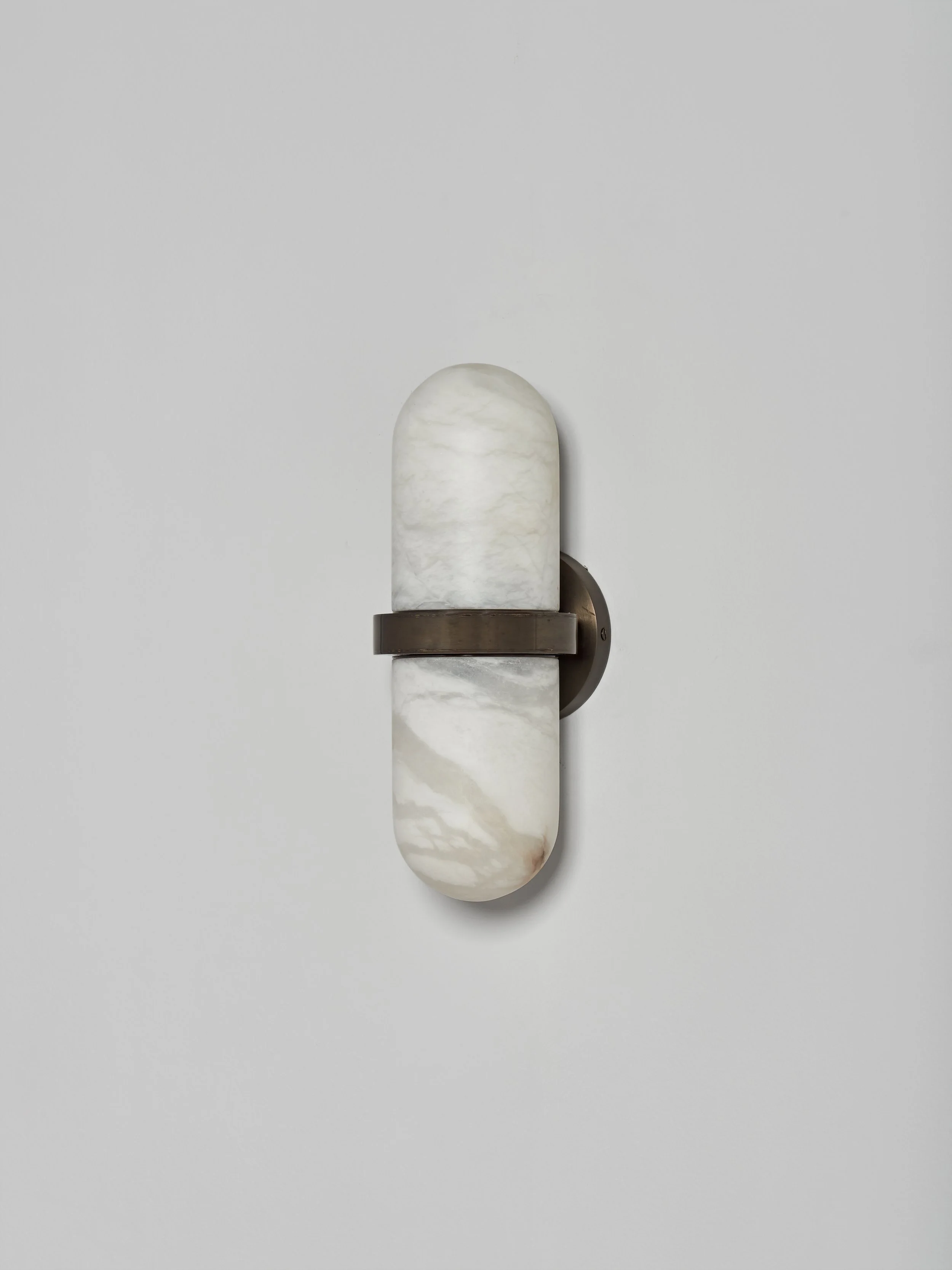Matlight-Wall-sconce-Pill-alabaster-bronze-by-Droulers-Architecture-03.jpg