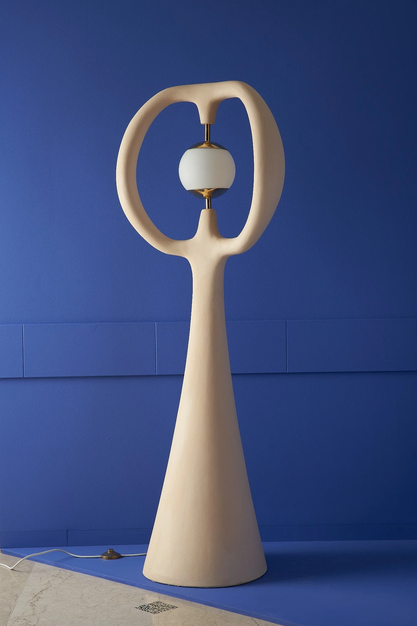 Prima_Floor_Lamp_1.jpg