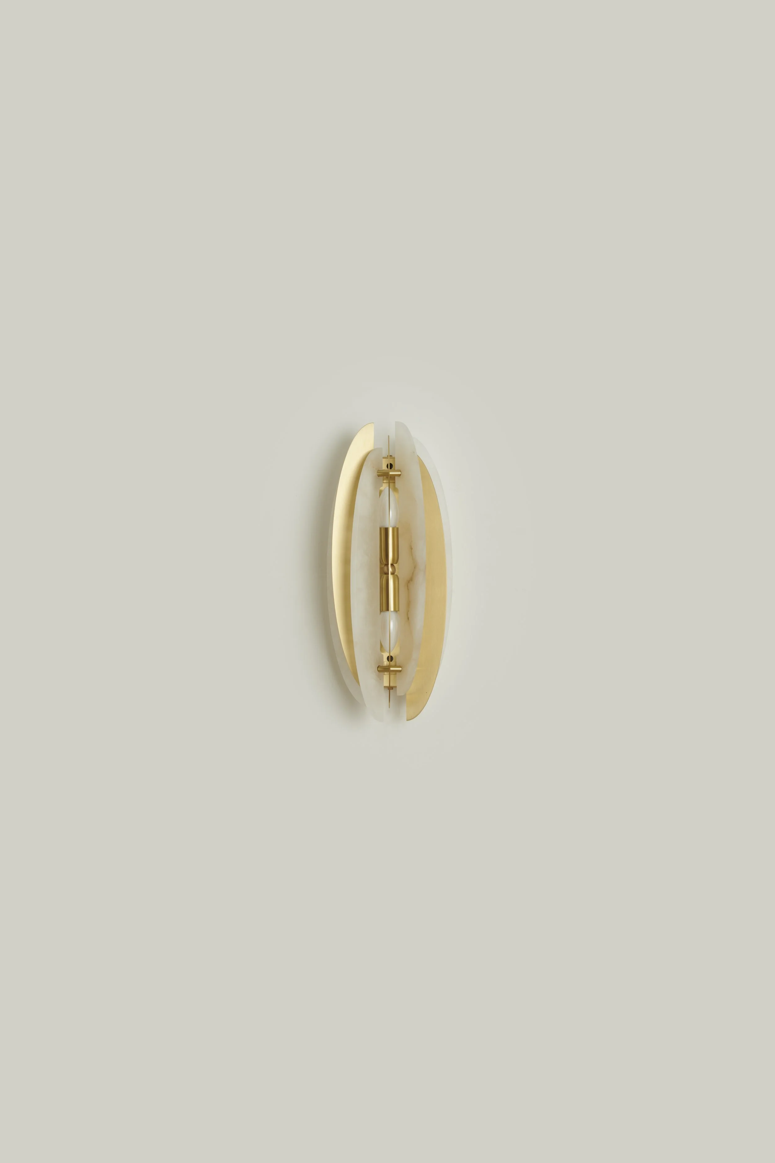 Matlight-wall-sconce-Helios-alabaster-brass-02.jpg