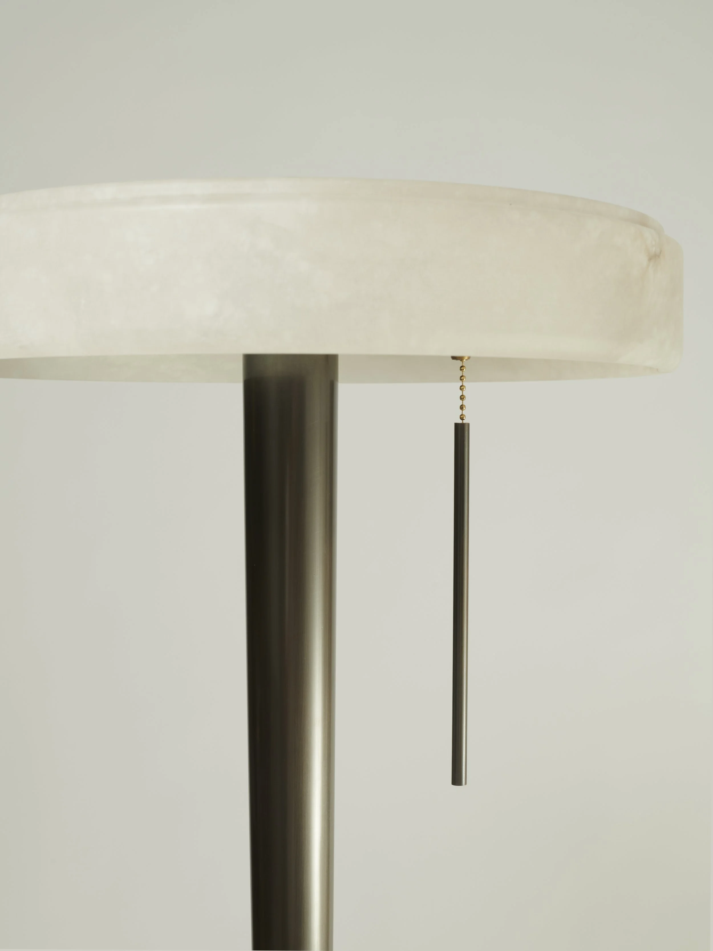 Matlight-Floor-Lamp-Benny-Bronze-Alabaster-07.jpg