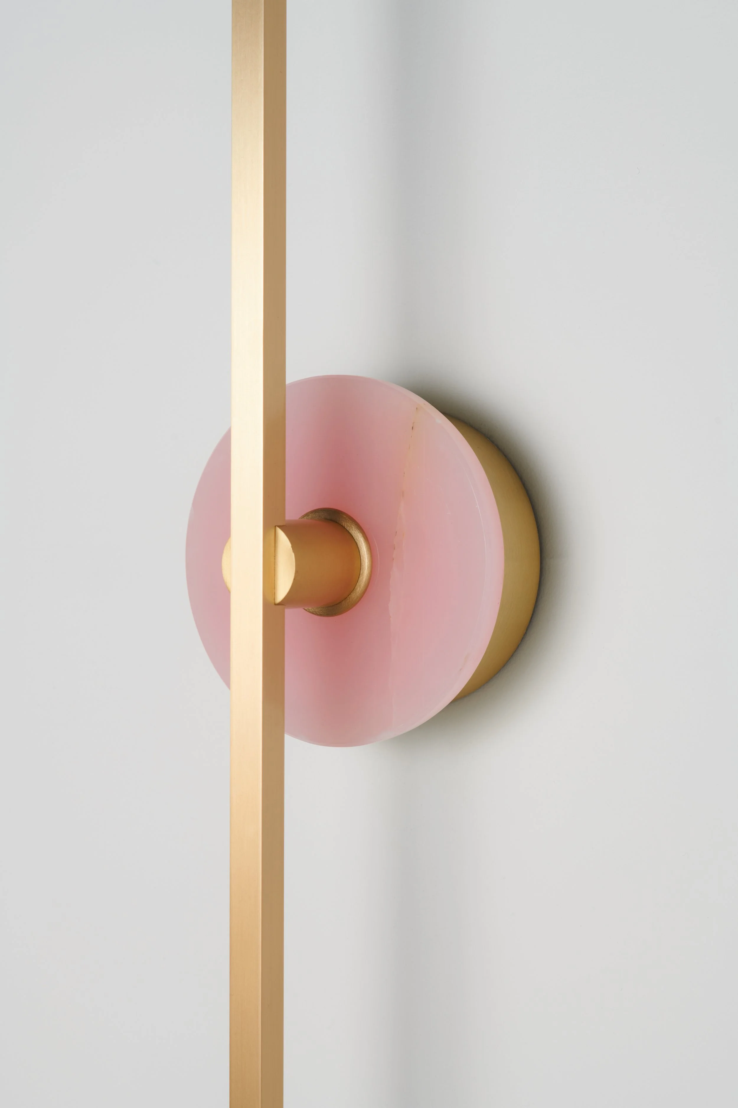 Matlight-wall-sconce-stick-pink-onyx-brass-05.jpg