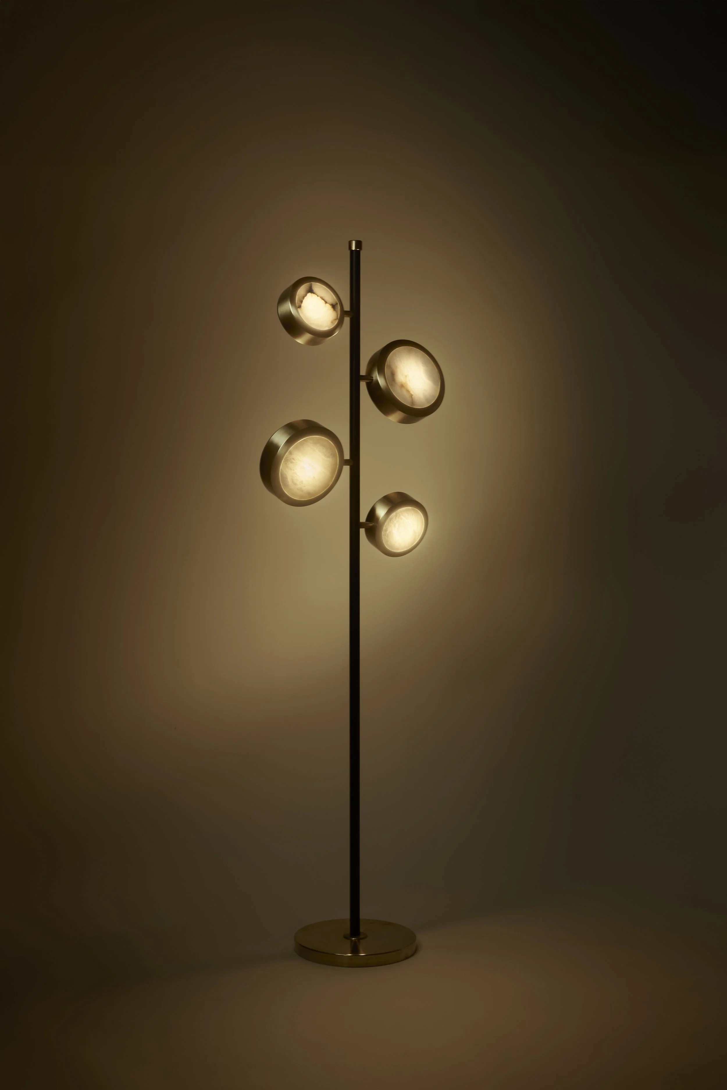 Matlight-Floor-Lamp-Orion-alabaster-brass-03.jpg