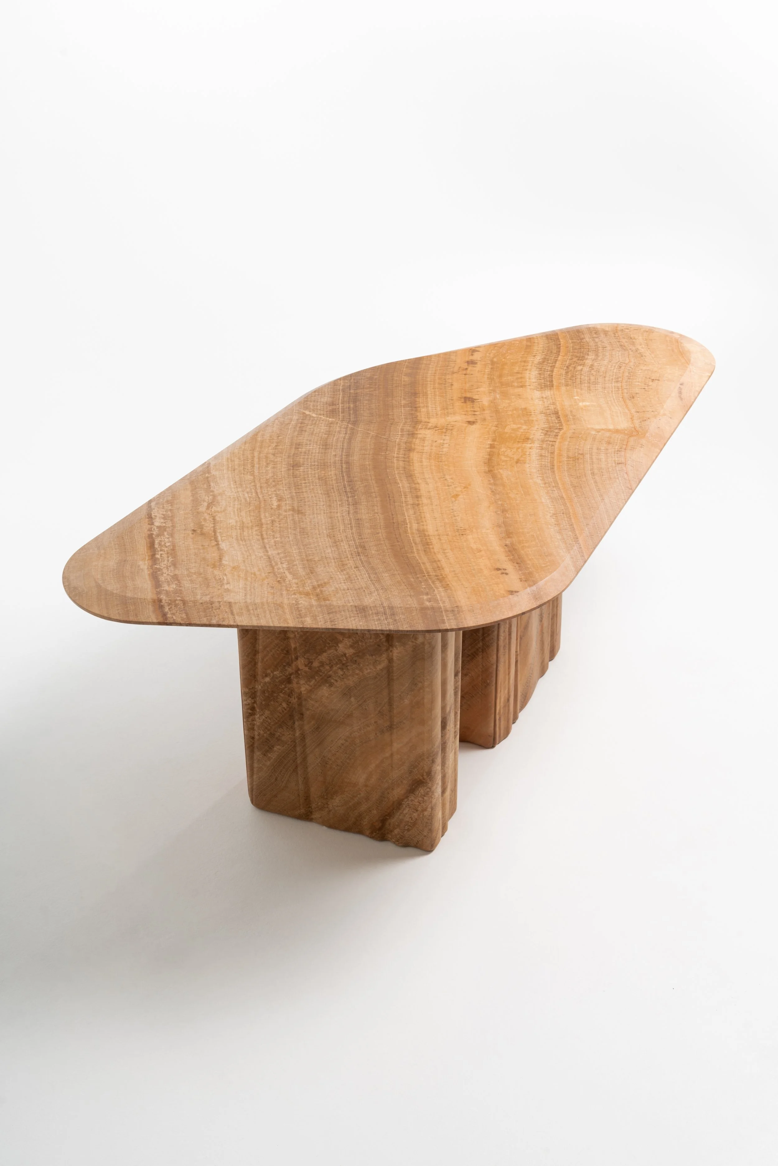 AB_WAVE_Dining table L 1900x950 Serpeggiante Marble 5.jpg