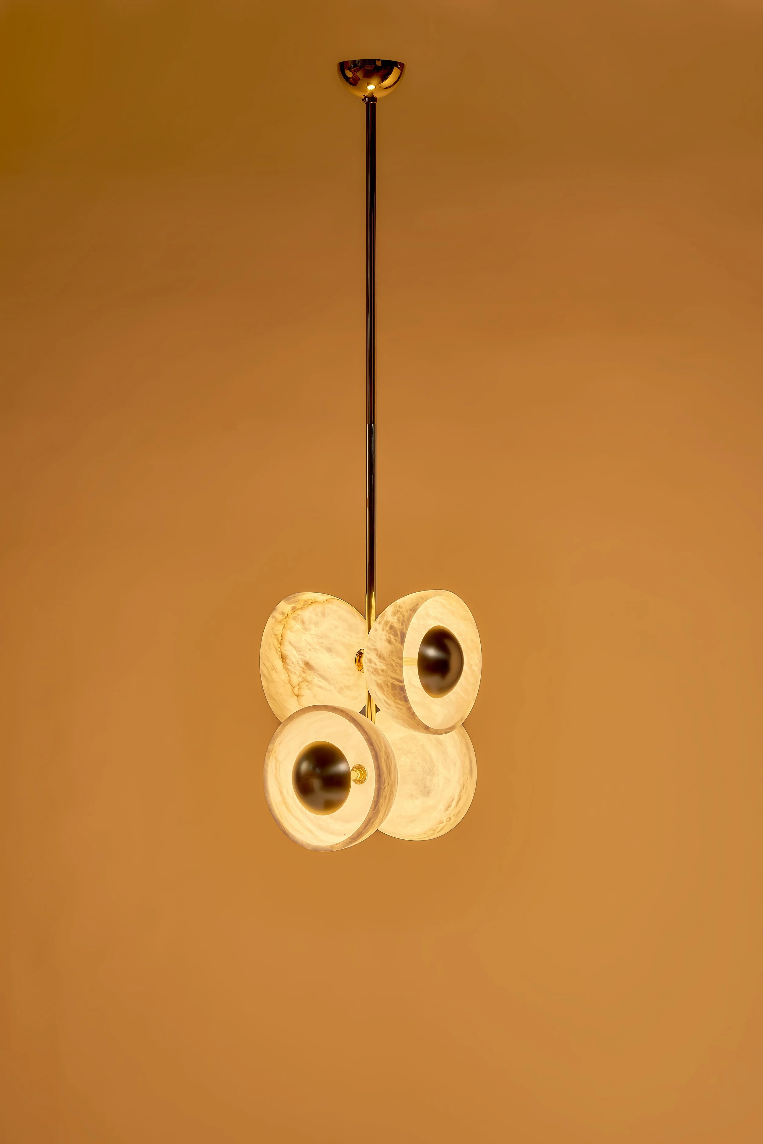 Matlight-pendant-lamp-butterfly-alabaster-brass-04.jpg