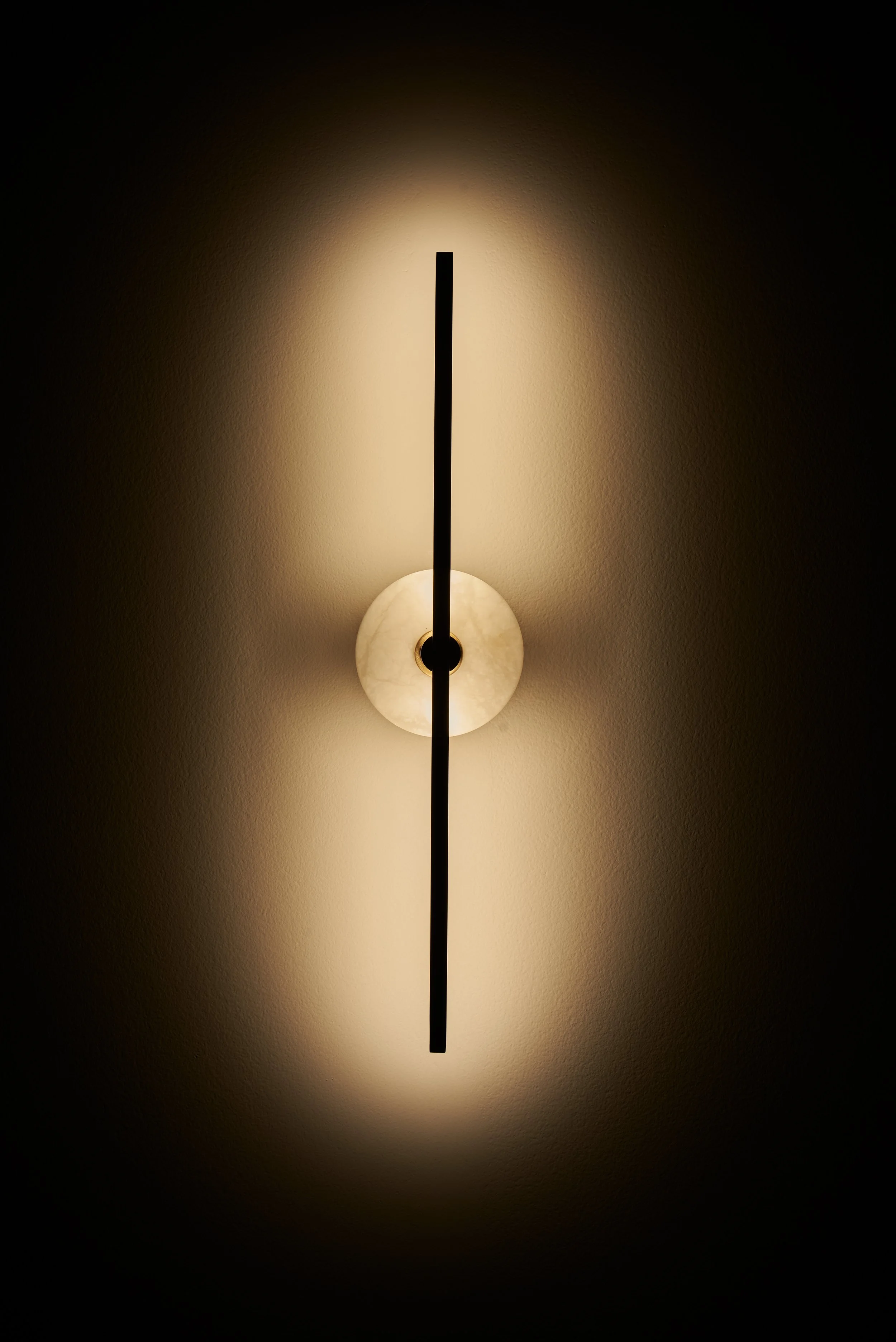 Matlight-wall-sconce-stick-alabaster-brass-02.jpg