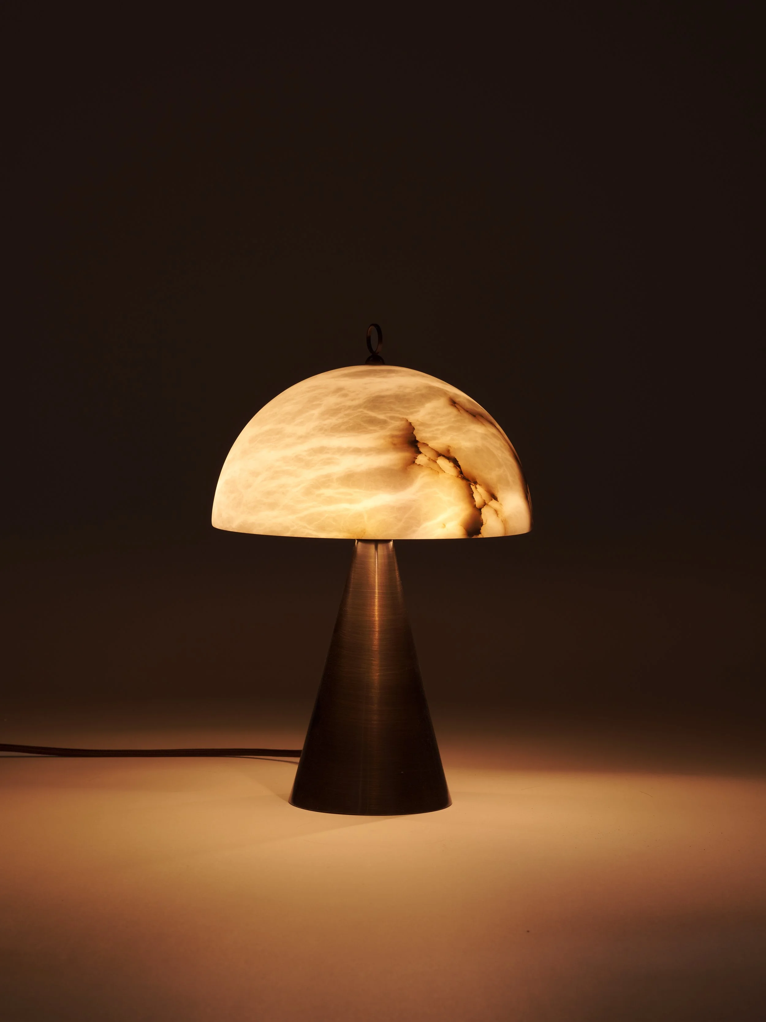 Matlight-table-lamp-Funghetto-alabaster-brushed-bronze-02.jpg