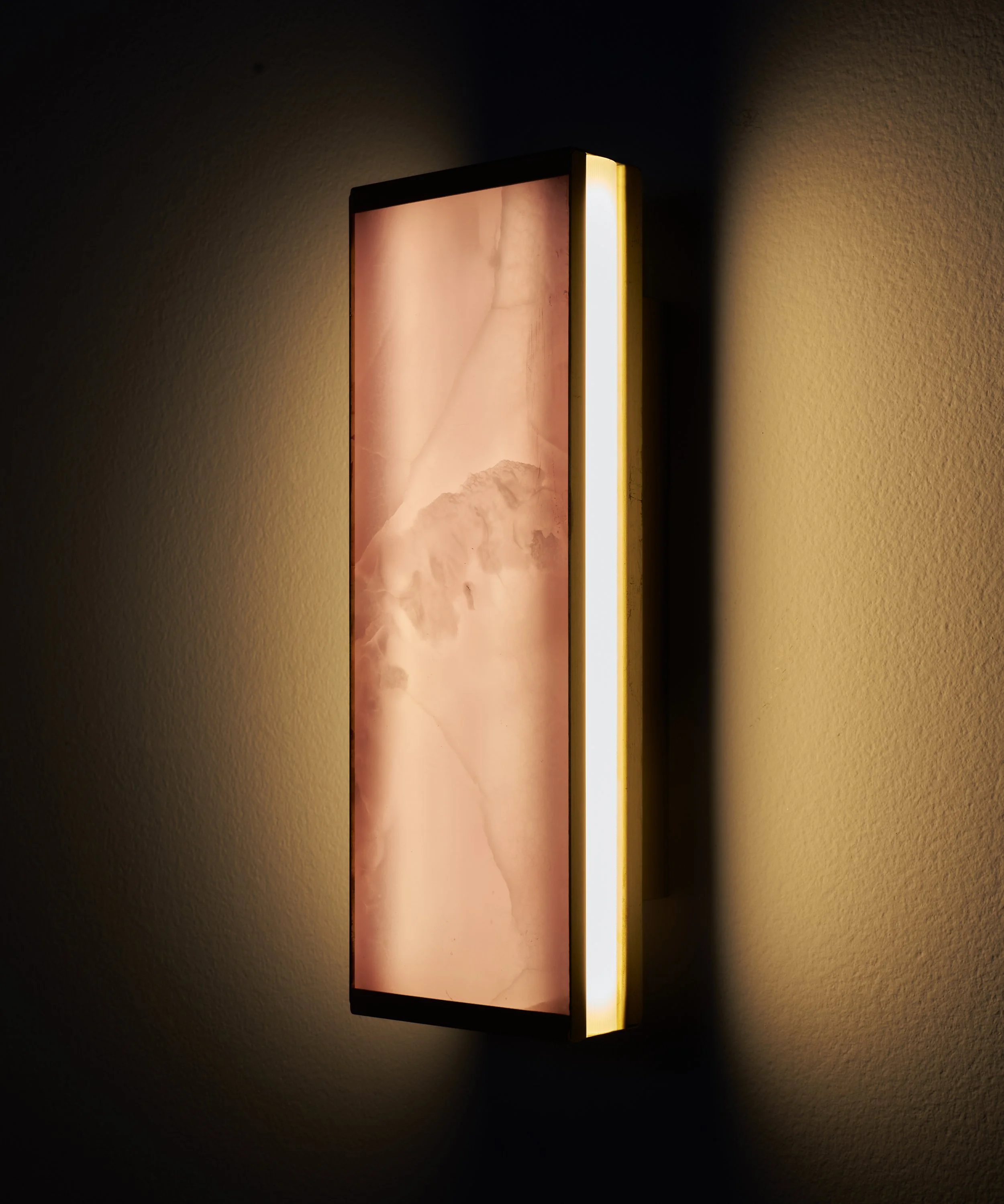 Matlight-Wall-Sconce-Tech-Pink-Onyx-brass-04.jpg