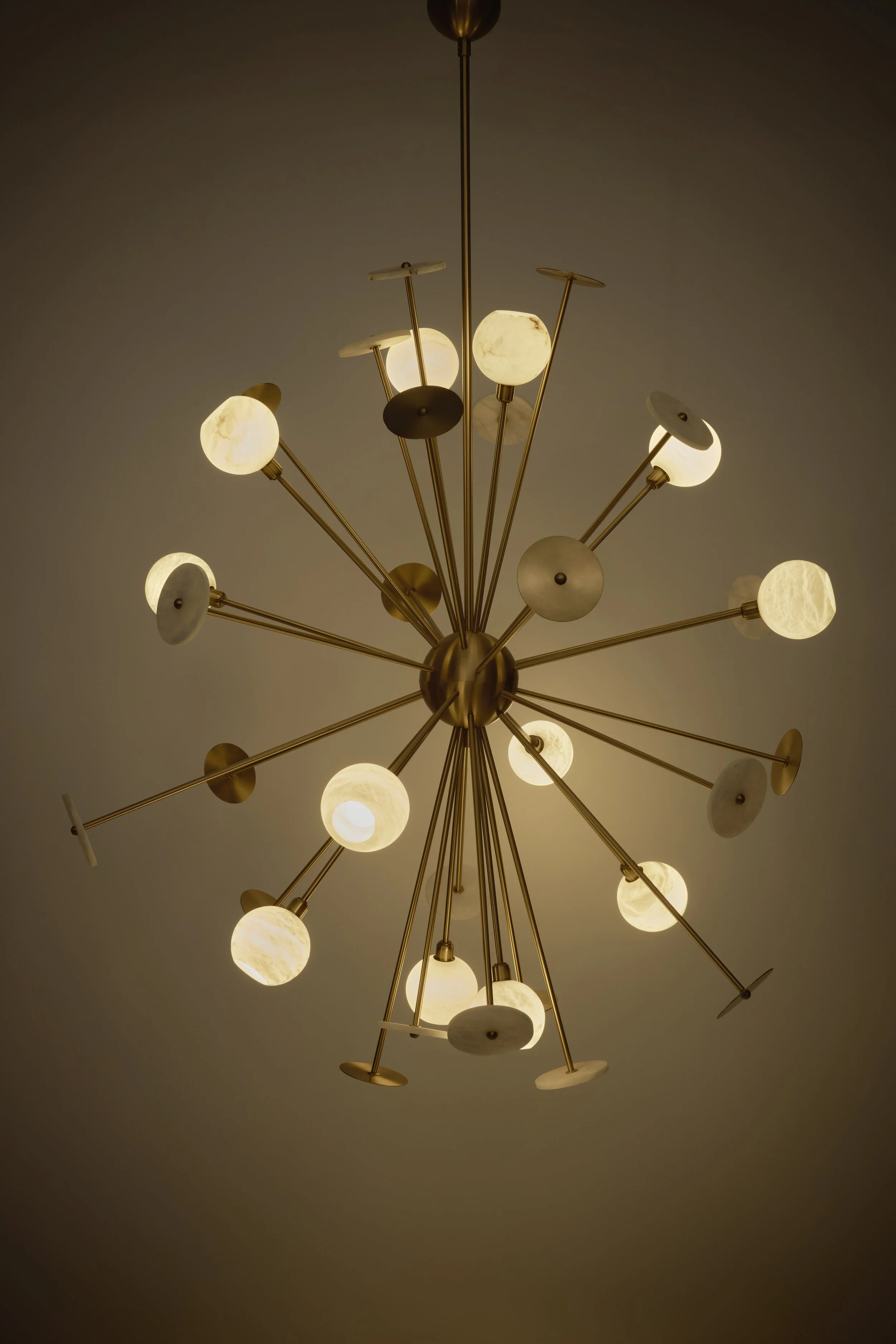 Matlight-chandelier-sputnik-alabaster-brass-03.jpg