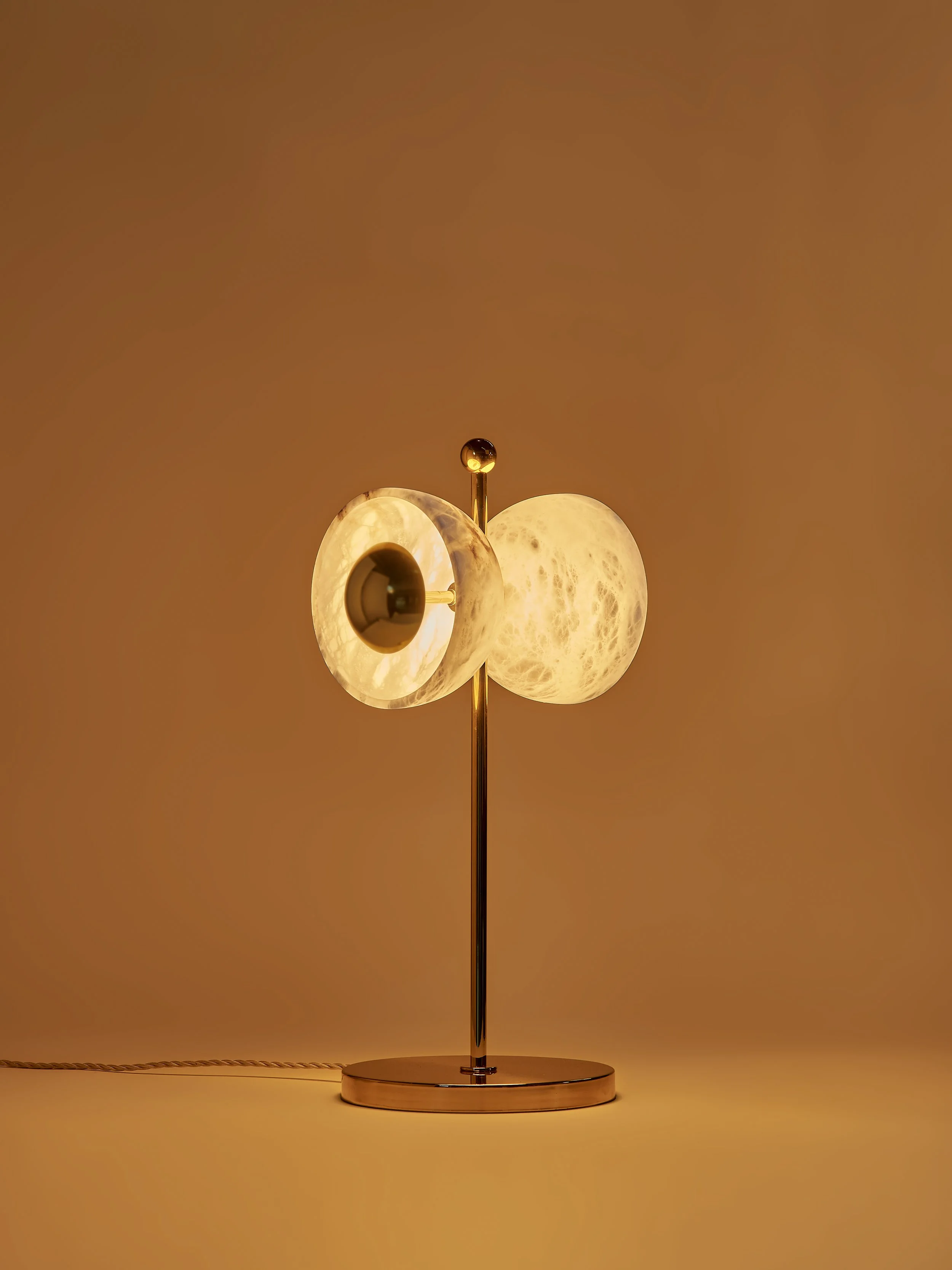 Matlight-table-lamp-butterfly-alabaster-brass-02.jpg