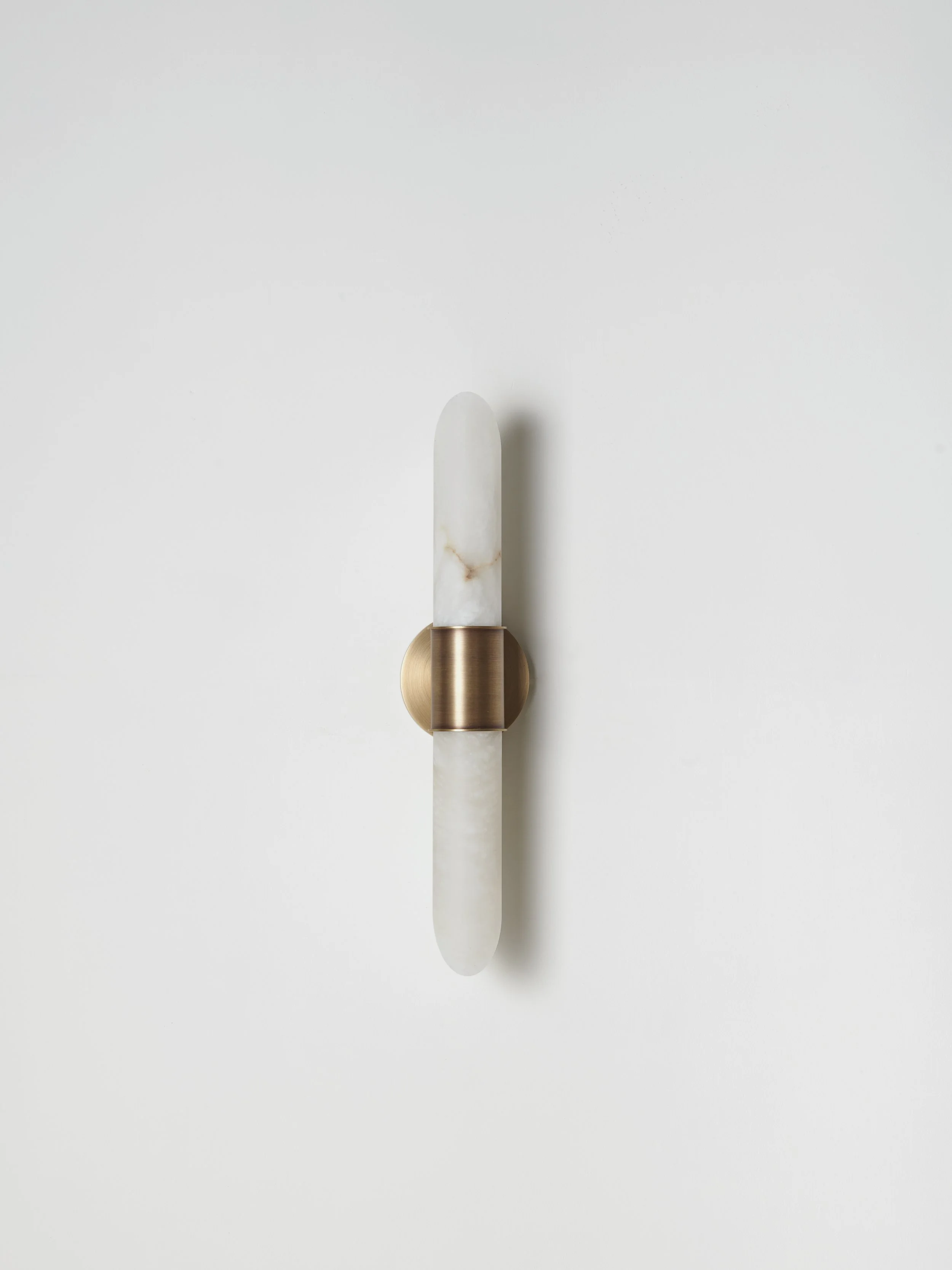Matlight-wall-sconce-Tabitha-alabaster-brass-01.jpg