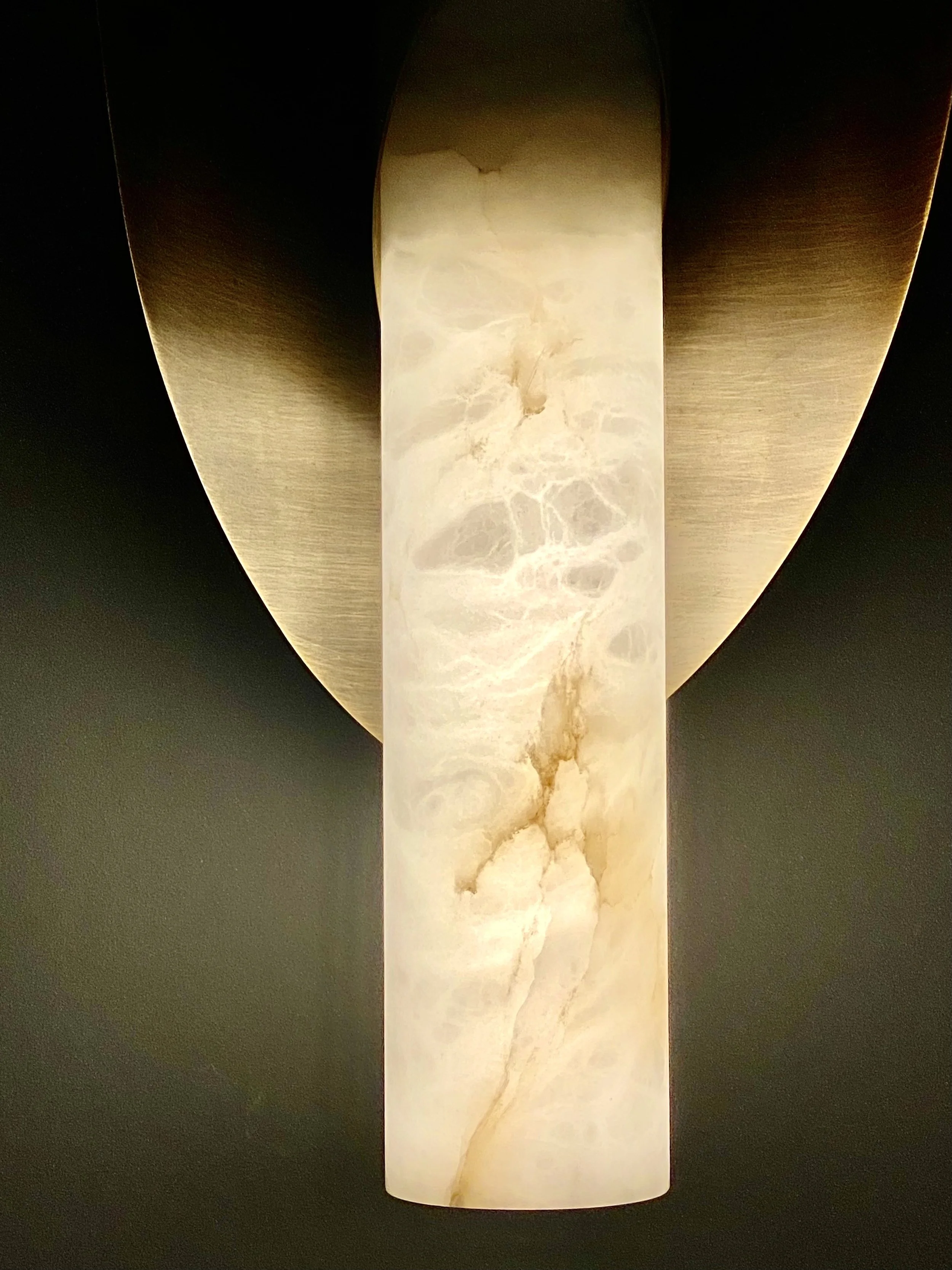 Matlight-wall-sconce-Manta-alabaster-brass-bronze-05.jpeg